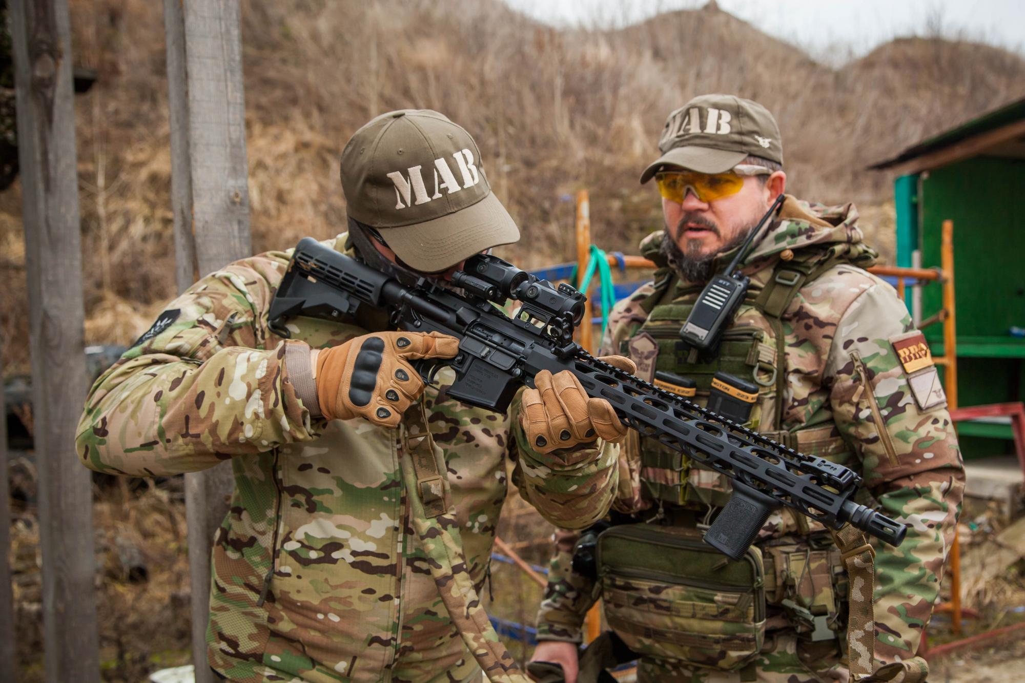 Знадобиться кожному. Де українців навчають такмеду, стрільбі та управлінню БПЛА