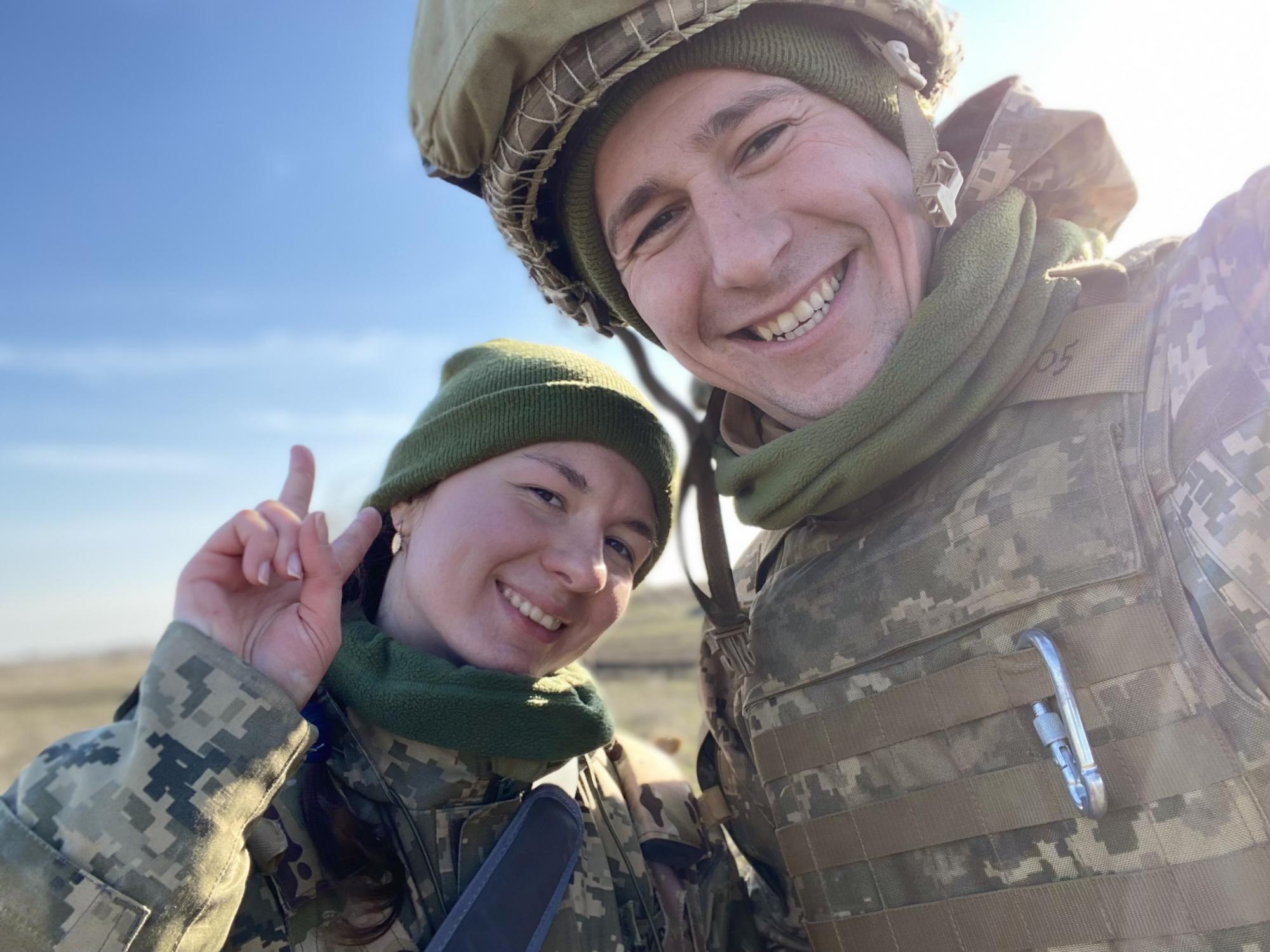 Брат і чоловік загинули на війні. Історія військової та волонтерки з родини медиків