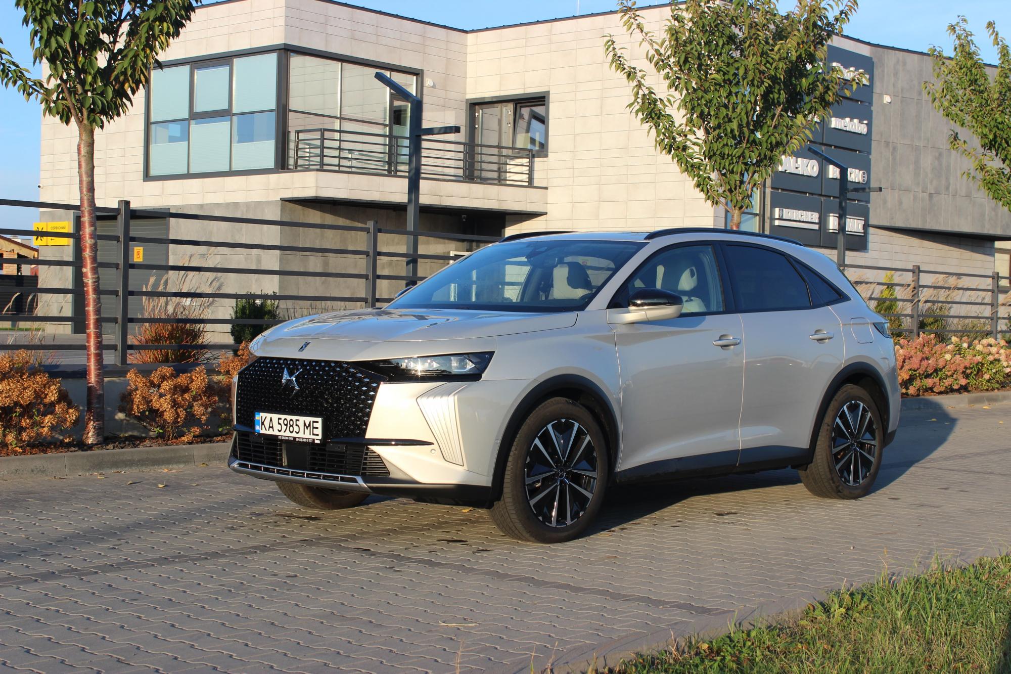 Тест-драйв DS7 E-Tense: переваги та недоліки кросовера