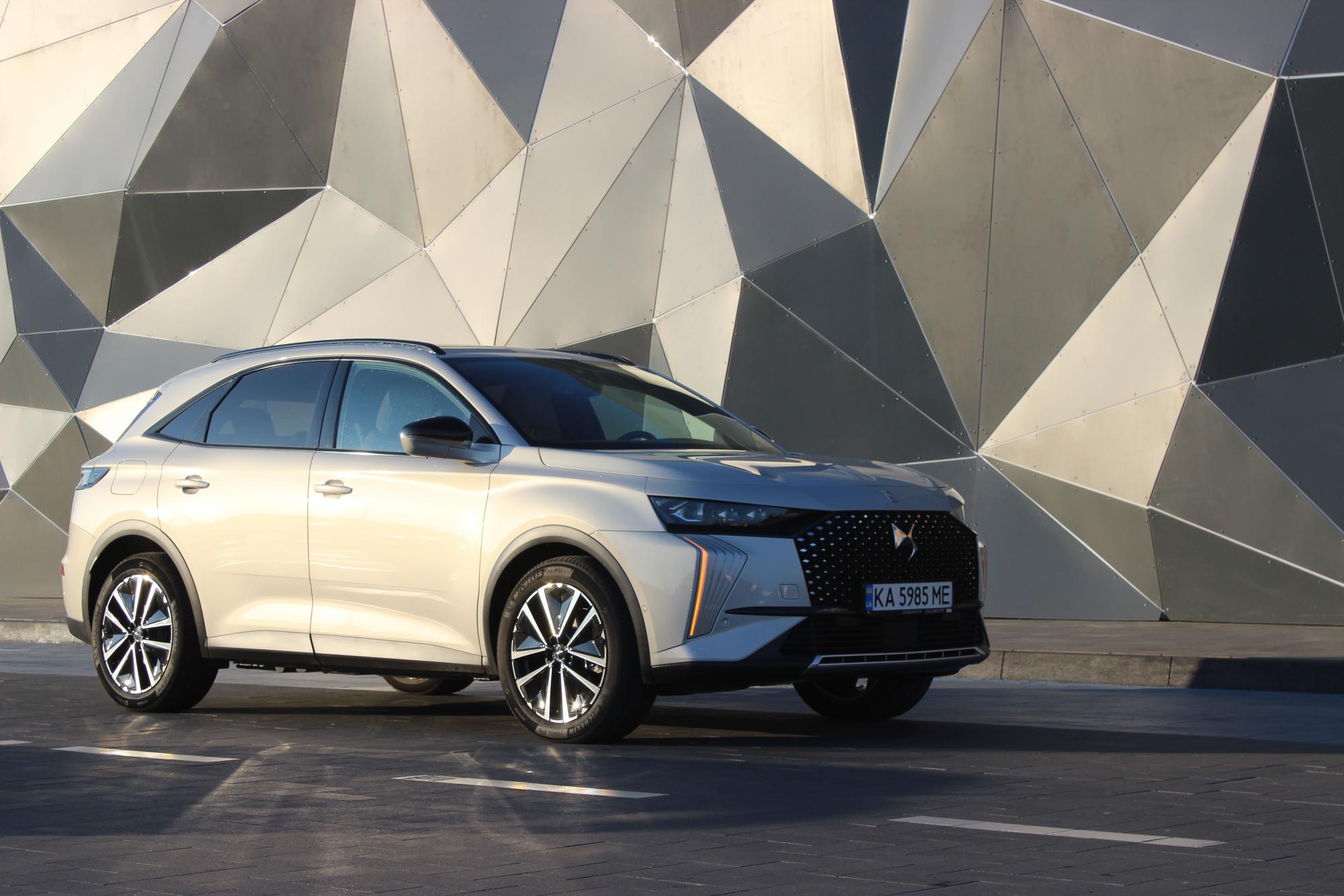 Тест-драйв DS7 E-Tense: переваги та недоліки кросовера