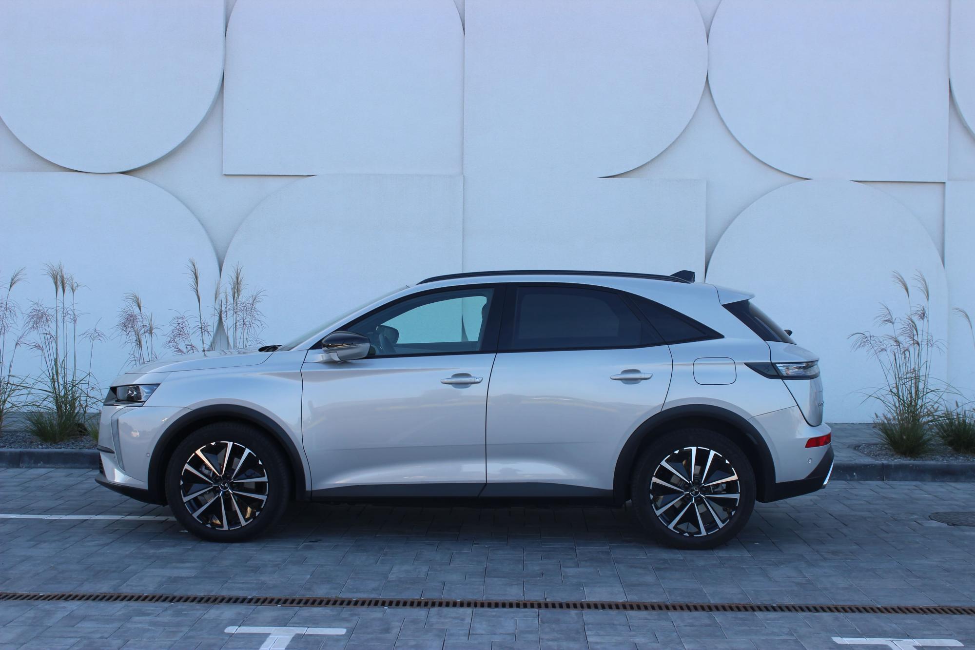 Тест-драйв DS7 E-Tense: переваги та недоліки кросовера