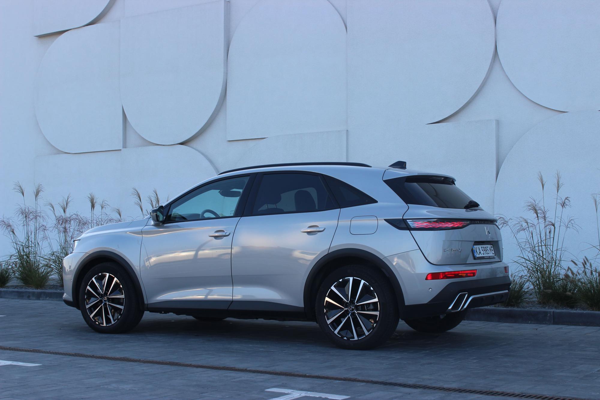 Тест-драйв DS7 E-Tense: переваги та недоліки кросовера