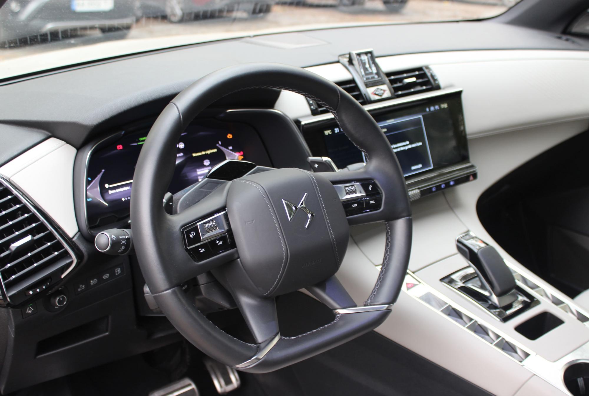 Тест-драйв DS7 E-Tense: переваги та недоліки кросовера