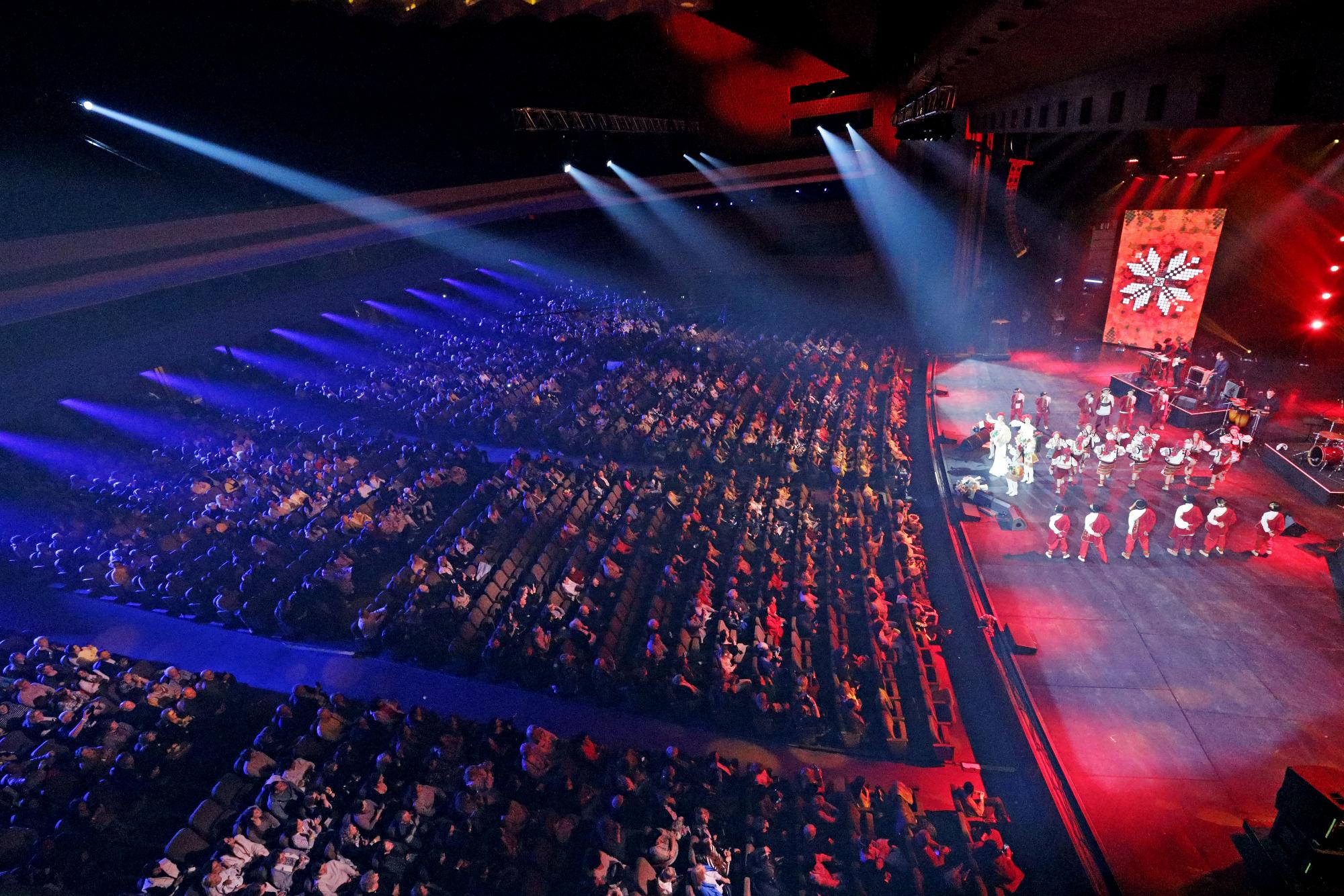 Замужней певице сделали предложение прямо посреди концерта: яркие фото