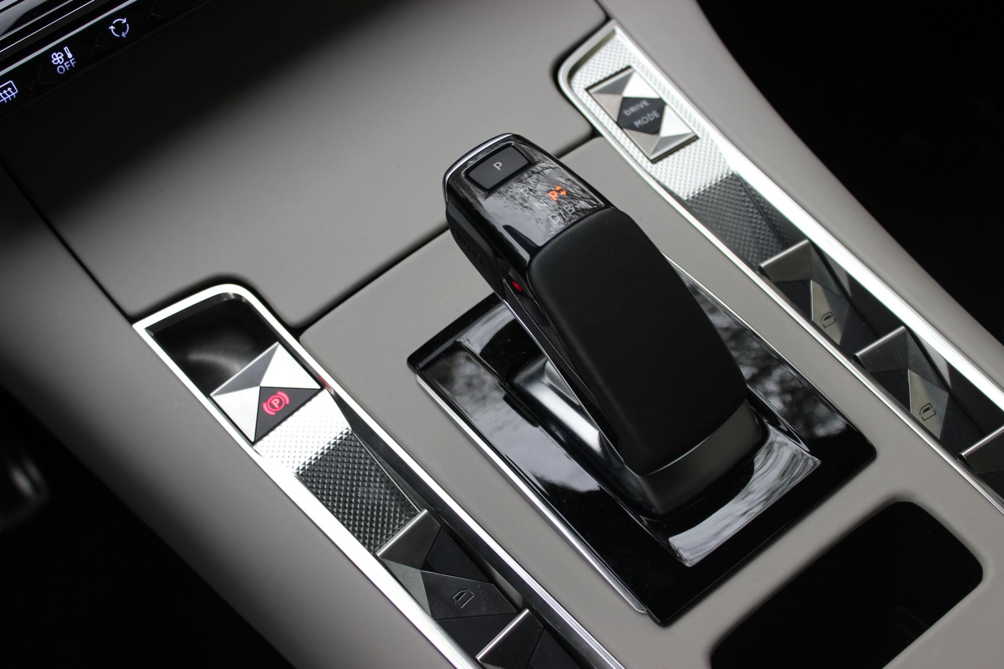 Тест-драйв DS7 E-Tense: переваги та недоліки кросовера