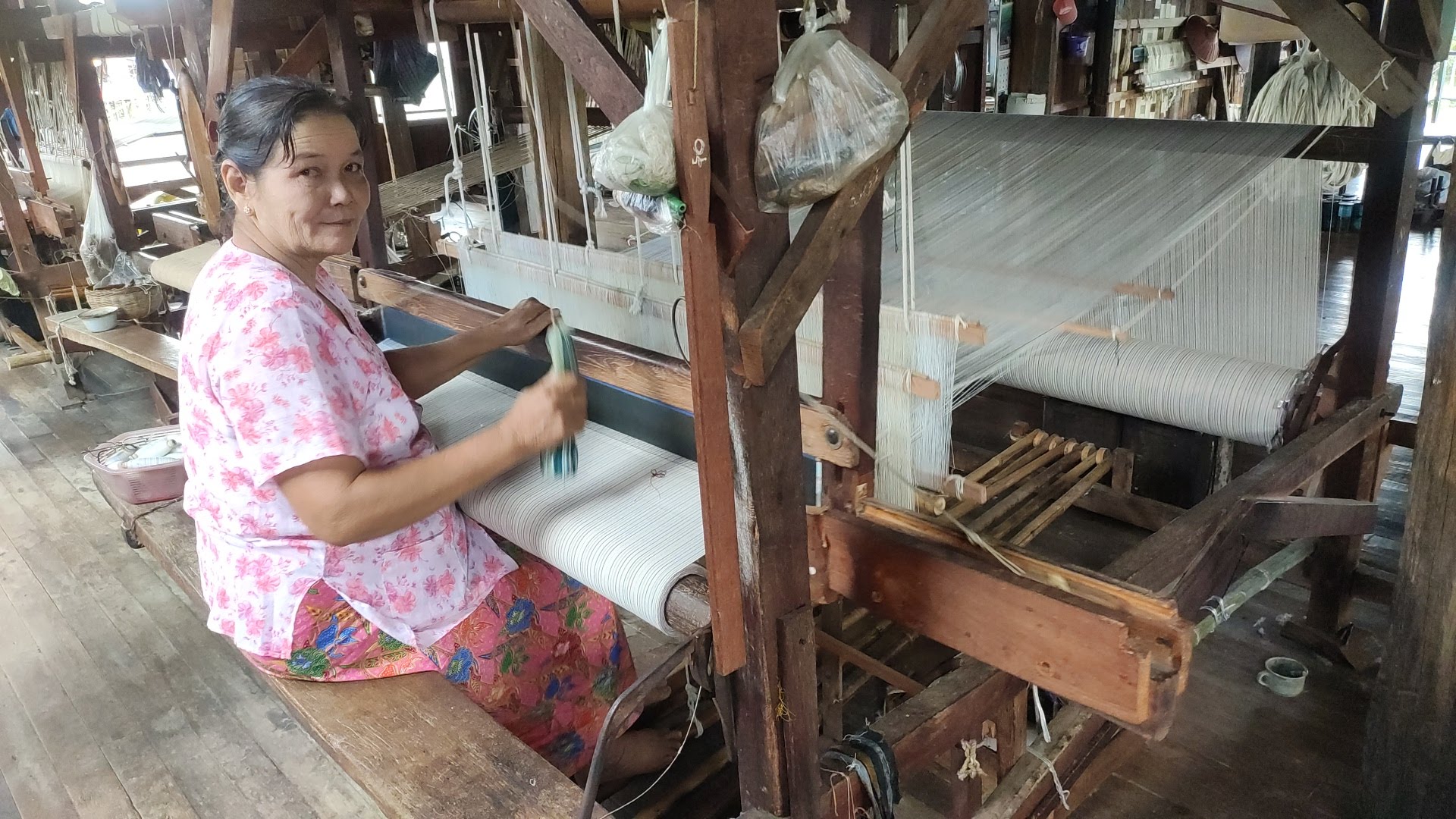 "Інший світ": українка побувала в країні, де чиновники перенесли столицю за порадою астрологів