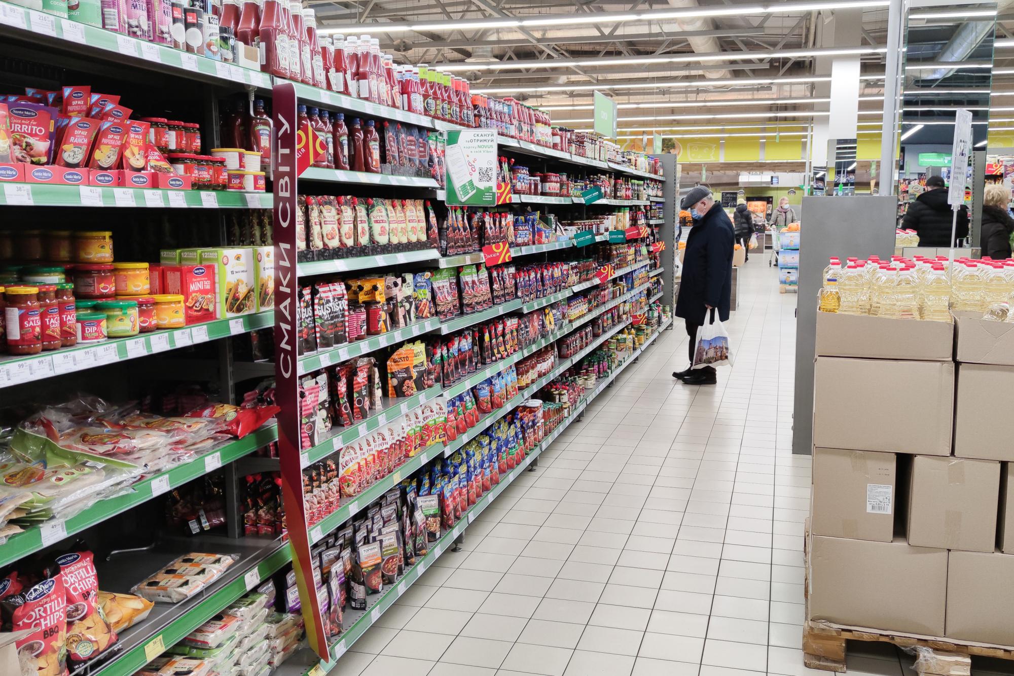 Трюки супермаркетів, які змушують вас купувати більше й дорожче: запам'ятайте їх