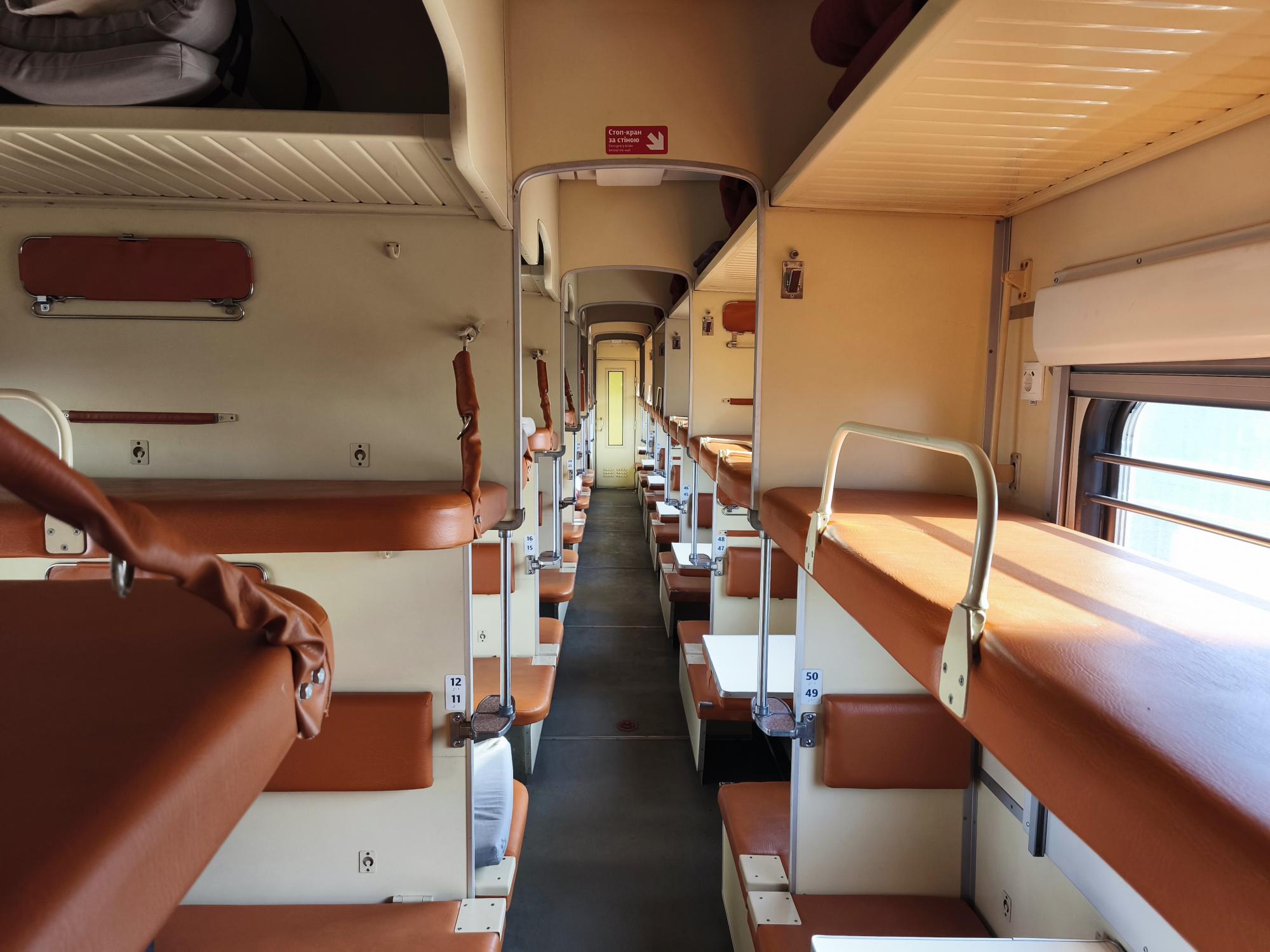 Життя у рейсі: інтерв’ю з провідником УЗ про роботу, яку не бачать пасажири