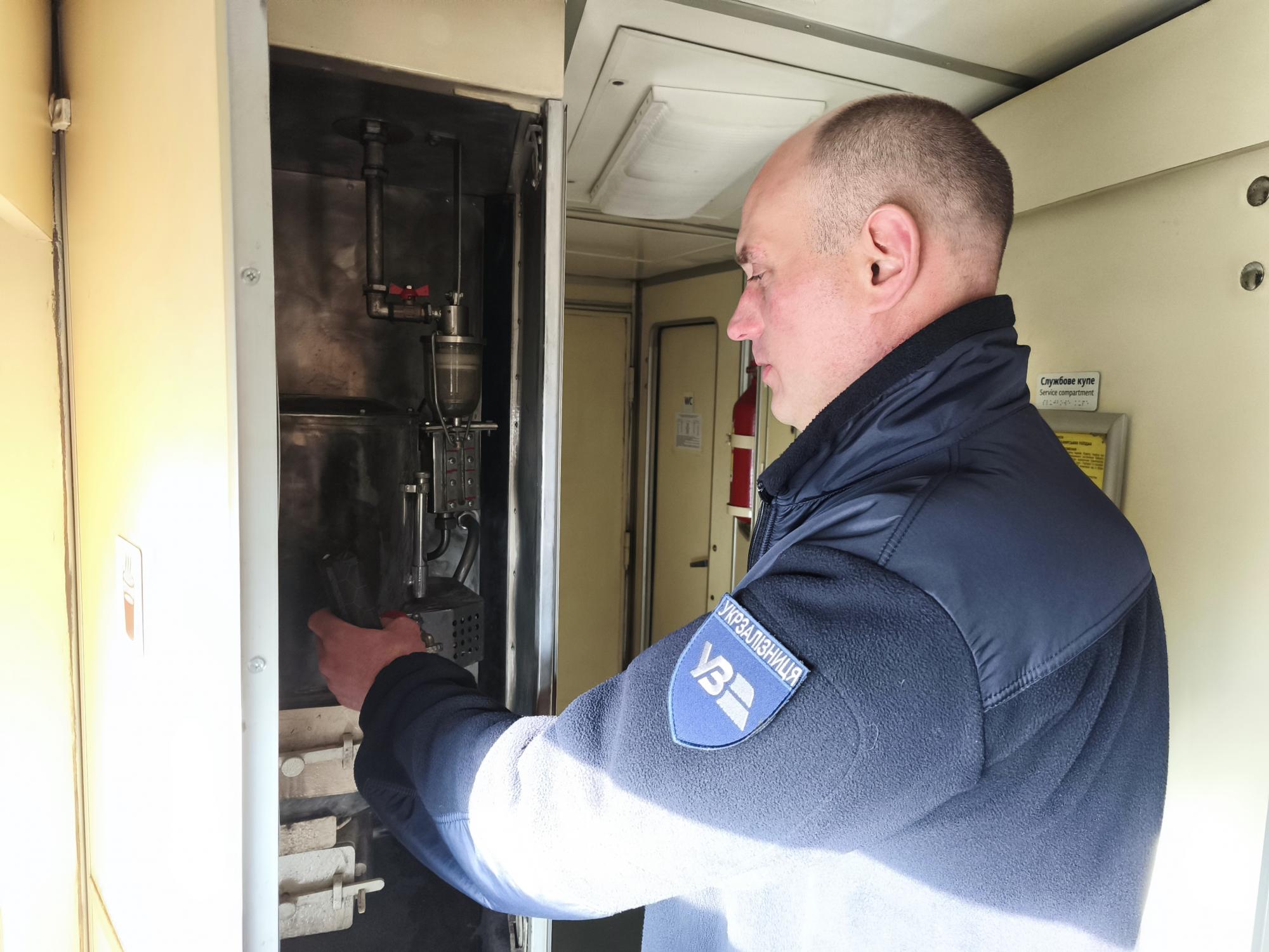 Жизнь в рейсе: интервью с проводником УЗ о работе, которую не видят пассажиры