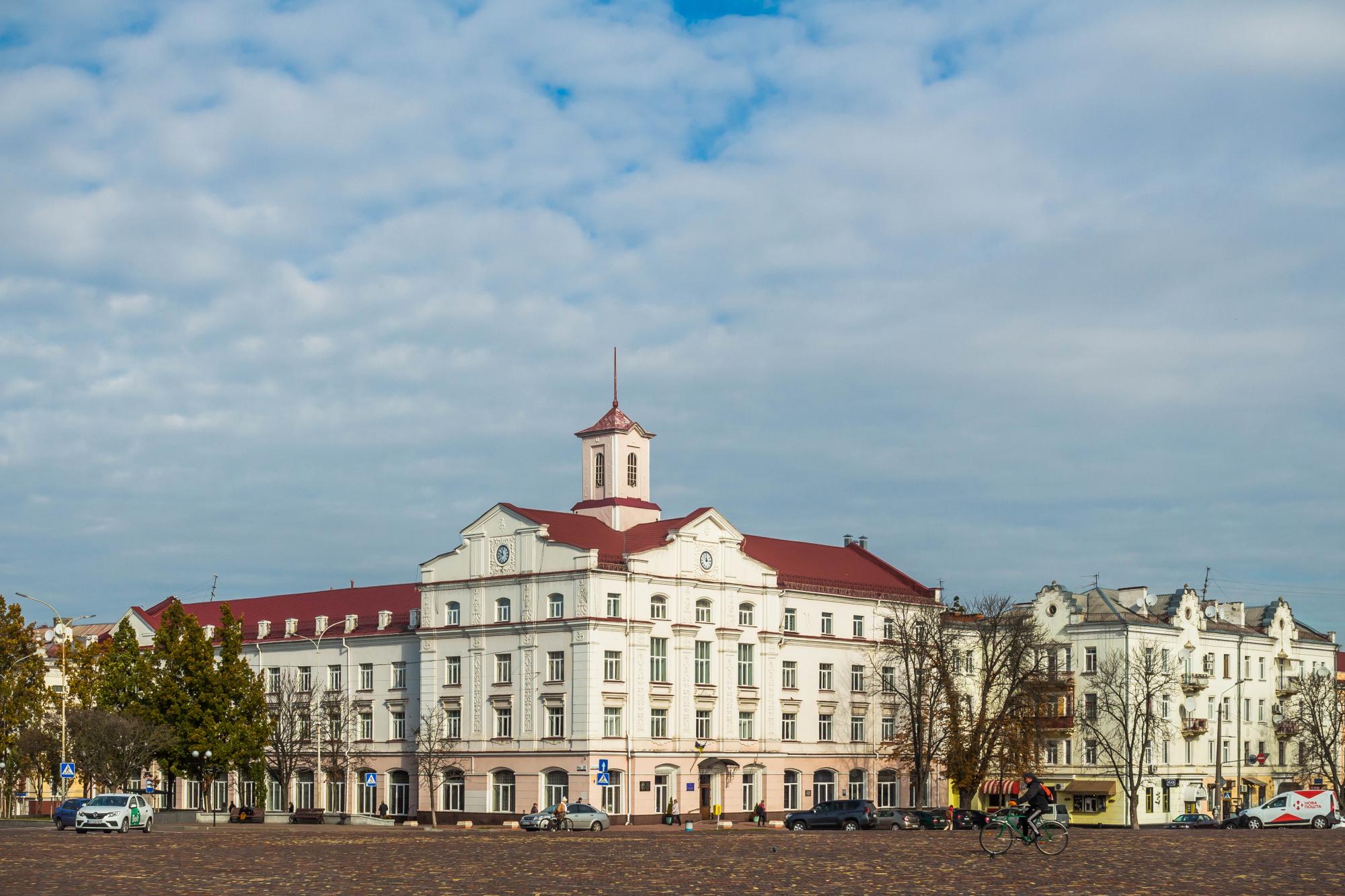 Магія осіннього Чернігова. Найкращі локації для знайомства з містом