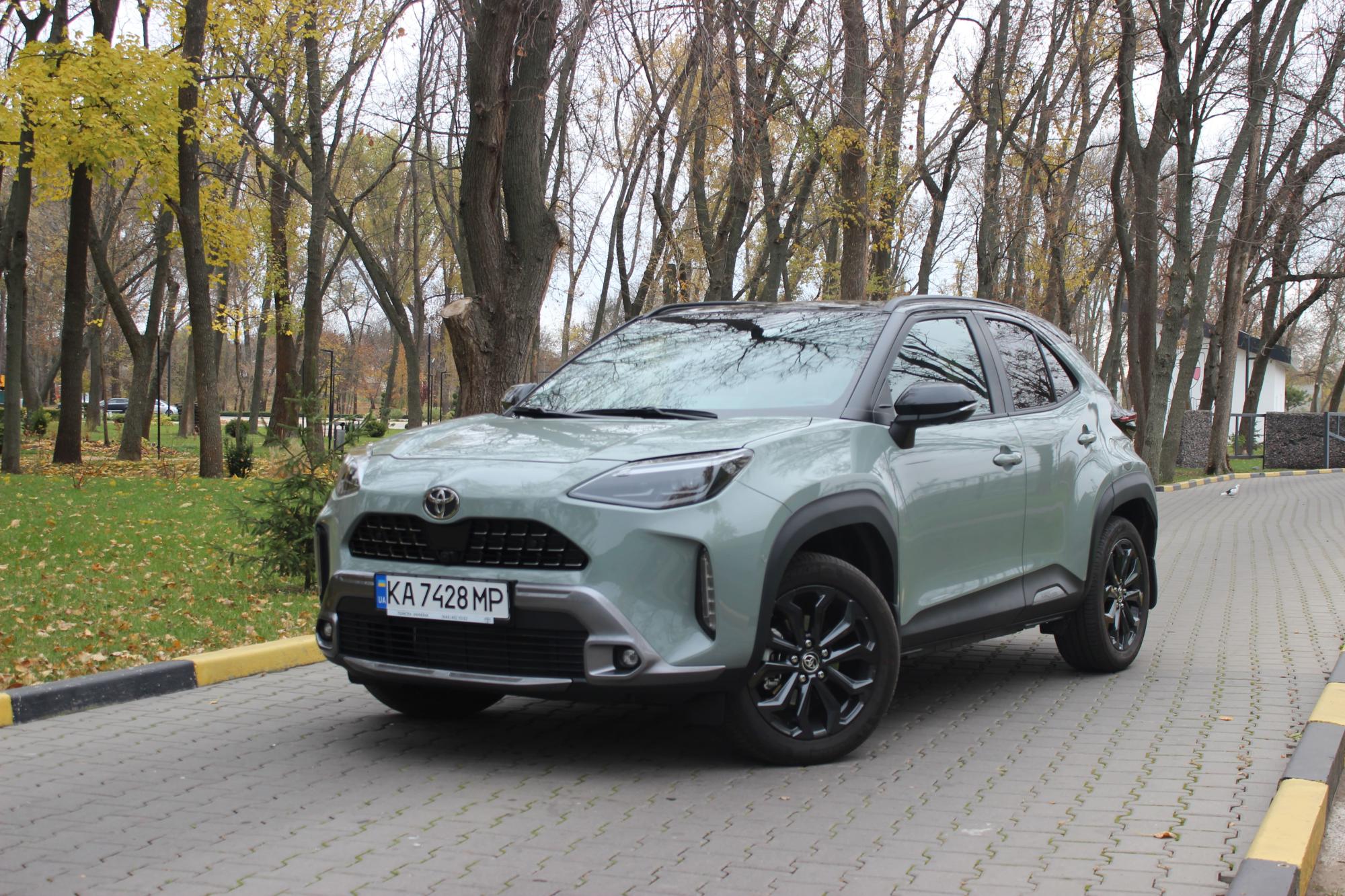 Тест-драйв Toyota Yaris Cross: переваги та недоліки міського кросовера
