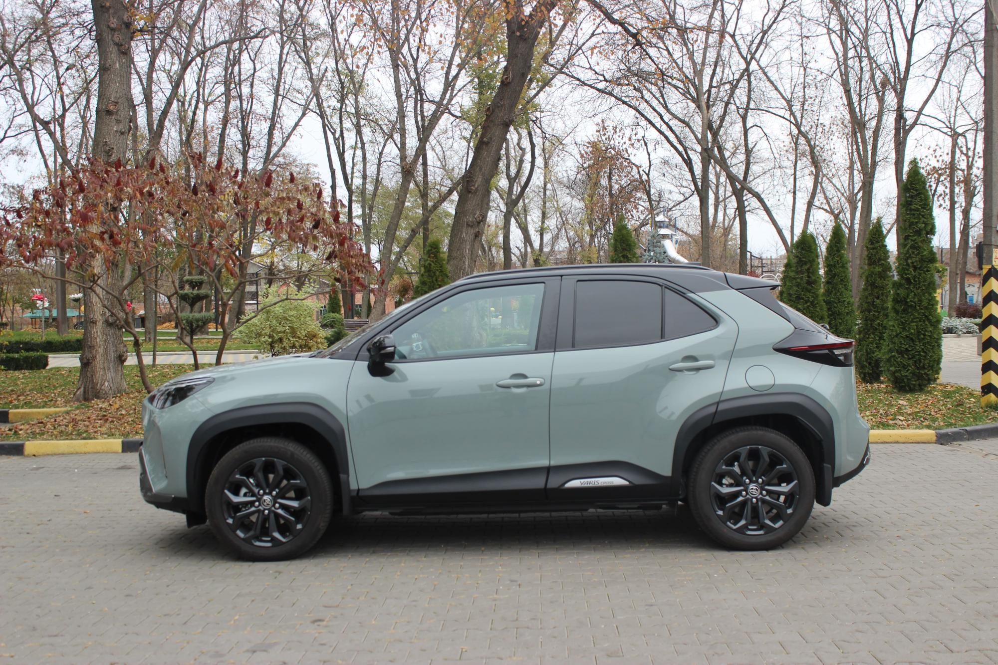 Тест-драйв Toyota Yaris Cross: переваги та недоліки міського кросовера
