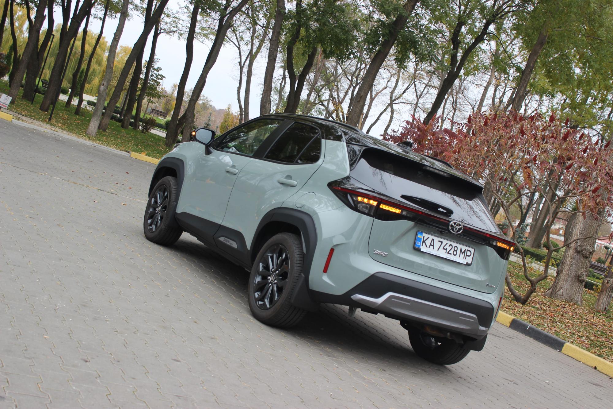 Тест-драйв Toyota Yaris Cross: переваги та недоліки міського кросовера