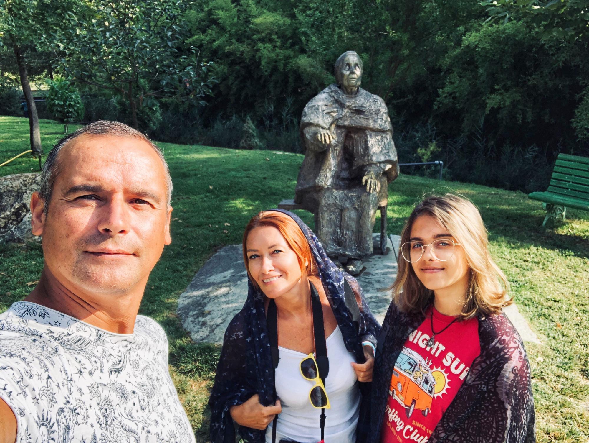 Пещеры, памятник-призрак и деревня Ванги. Что посмотреть в Болгарии, если вы не планируете отдыхать на море