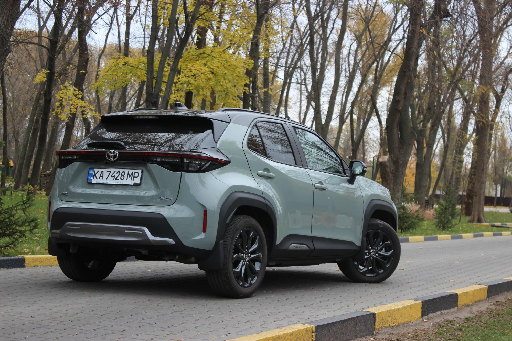 Тест-драйв Toyota Yaris Cross: переваги та недоліки міського кросовера