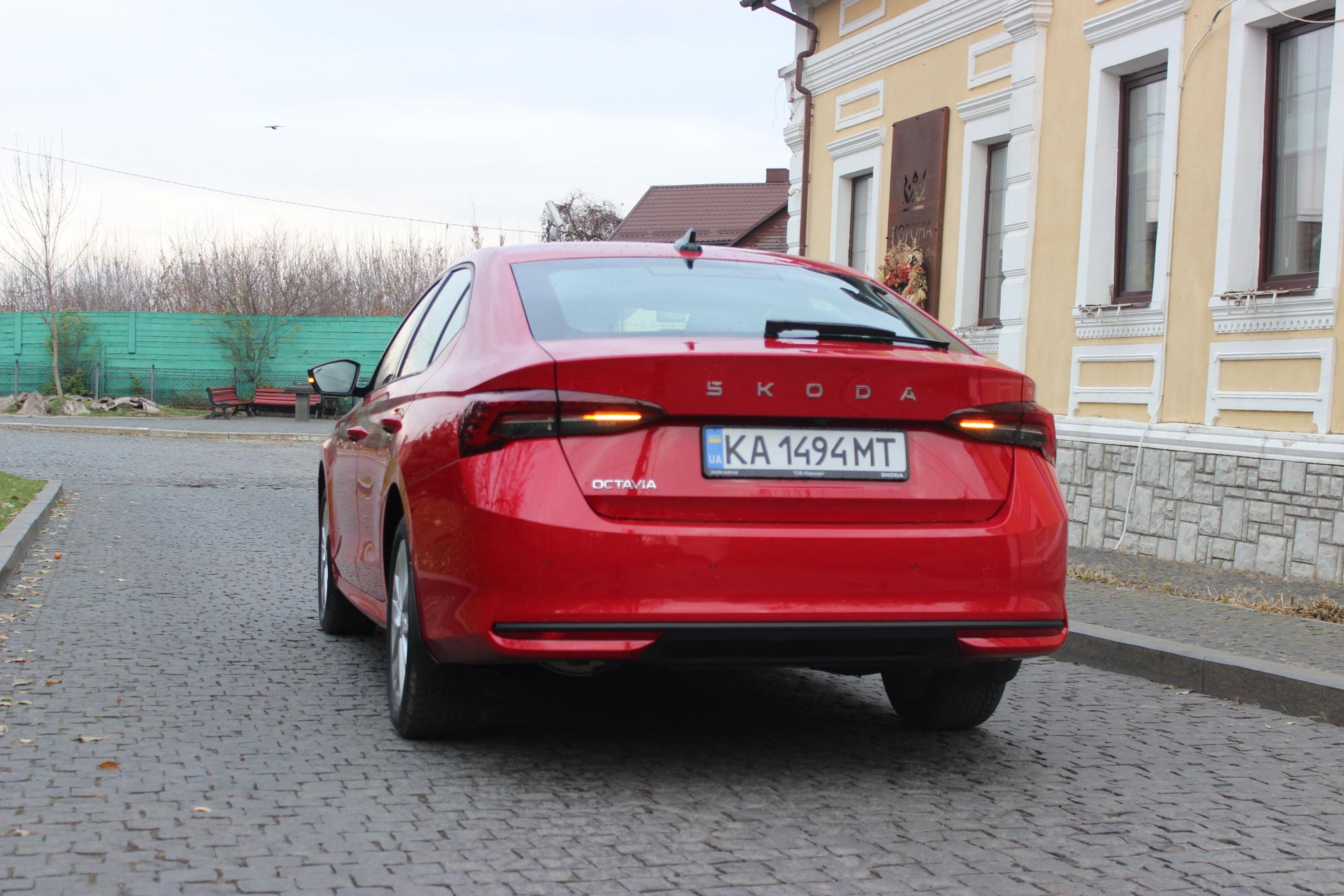 Тест-драйв гібридної Skoda Octavia: переваги та недоліки оновленого ліфтбека