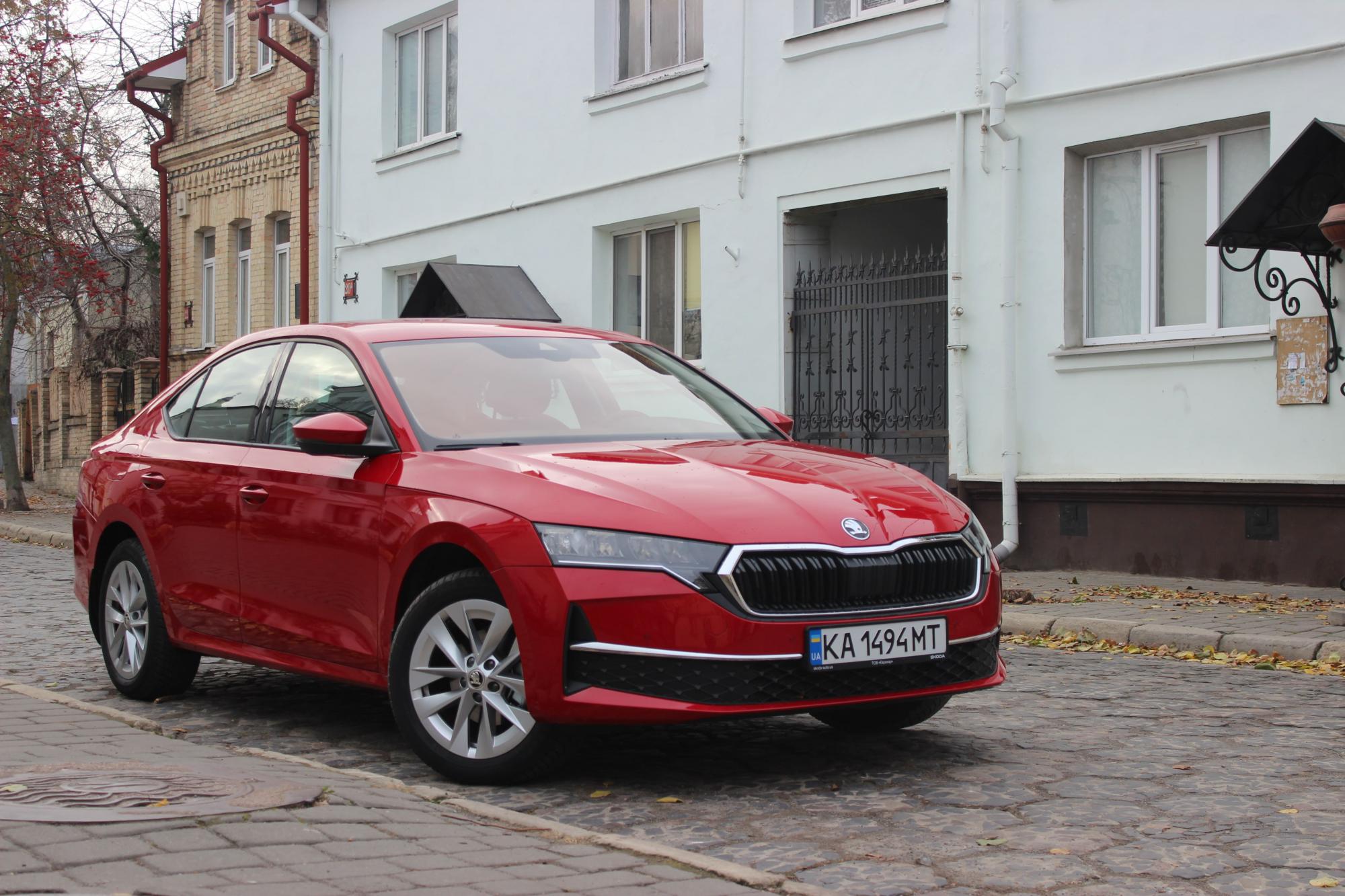 Тест-драйв гібридної Skoda Octavia: переваги та недоліки оновленого ліфтбека