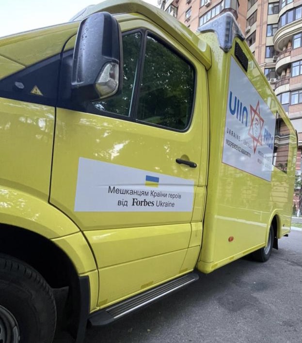 Forbes передав гуманітарному проекту "Фріда" два автомобілі "швидкої допомоги"