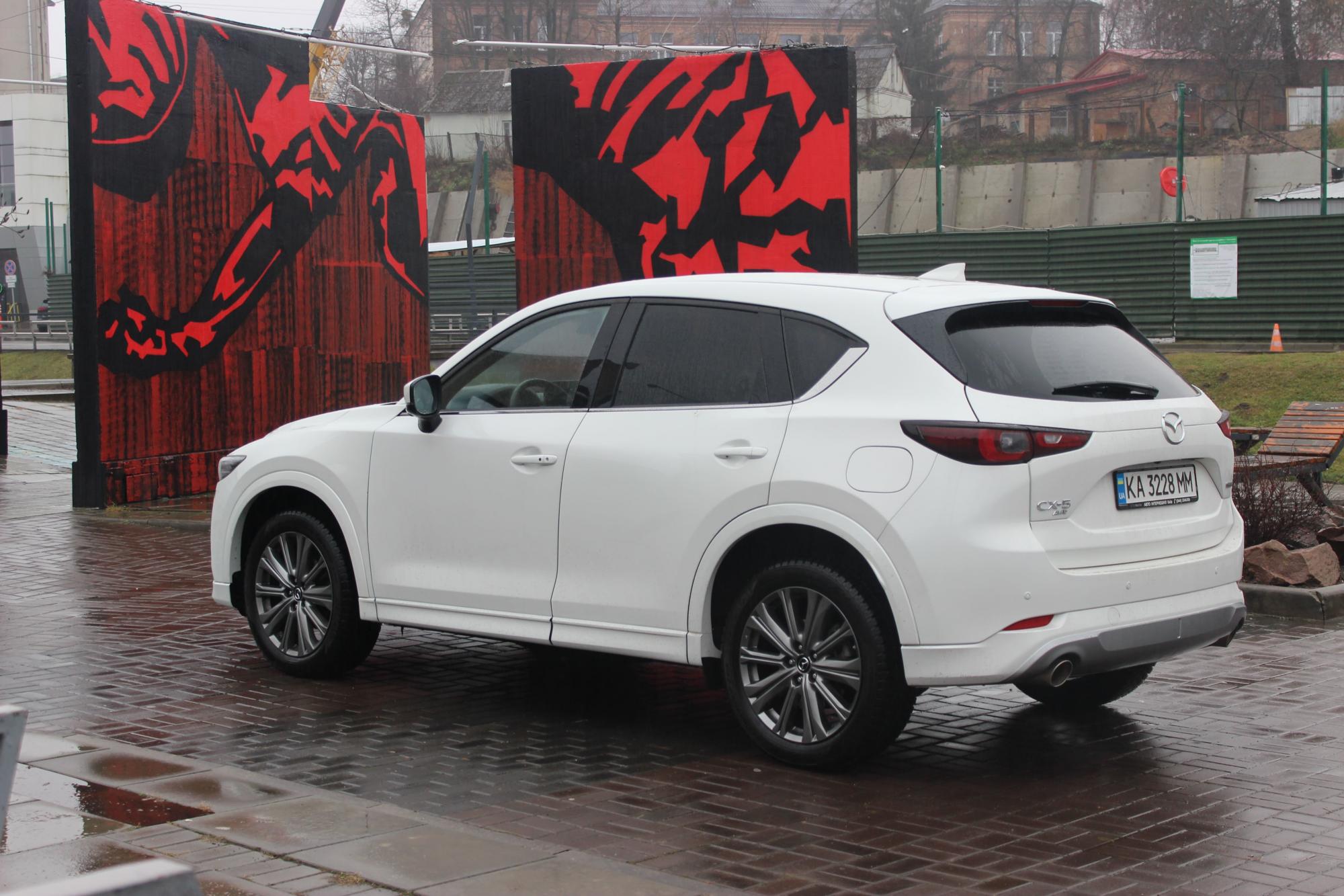 Тест-драйв Mazda CX-5: вивчаємо особливості популярного японського кросовера