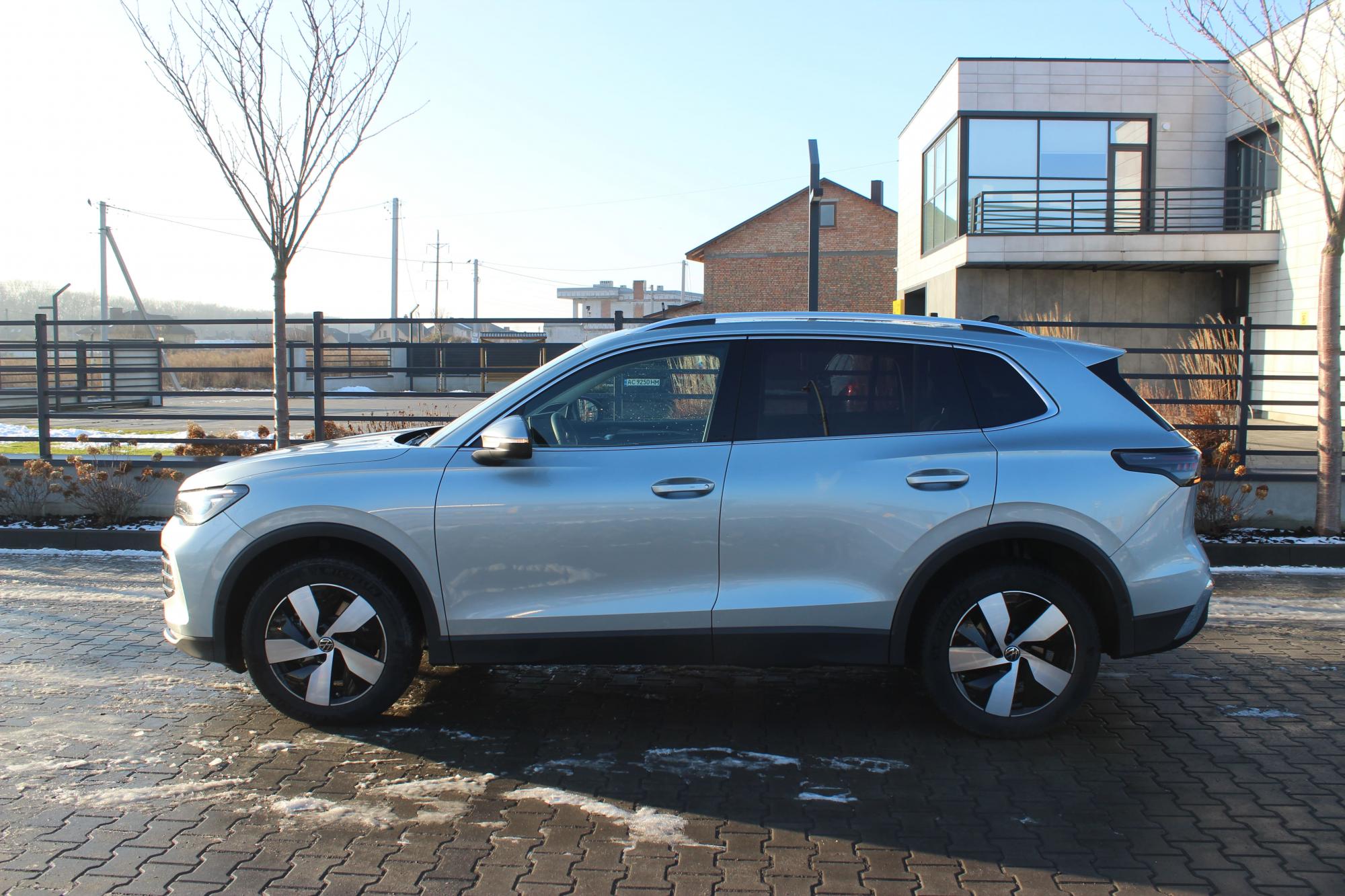 Тест-драйв Volkswagen Tiguan: шукаємо електричні риси в дизельному кросовері