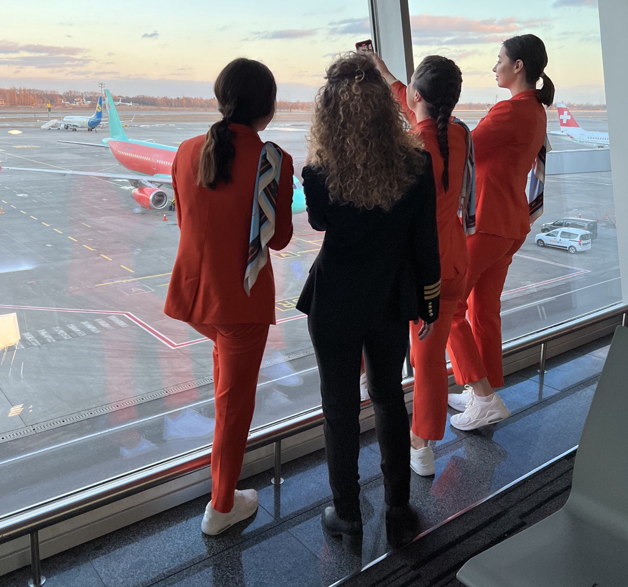 Бортпровідниця Олена Сандакова: Зараз в умовах війни ми всі чекаємо відряджень