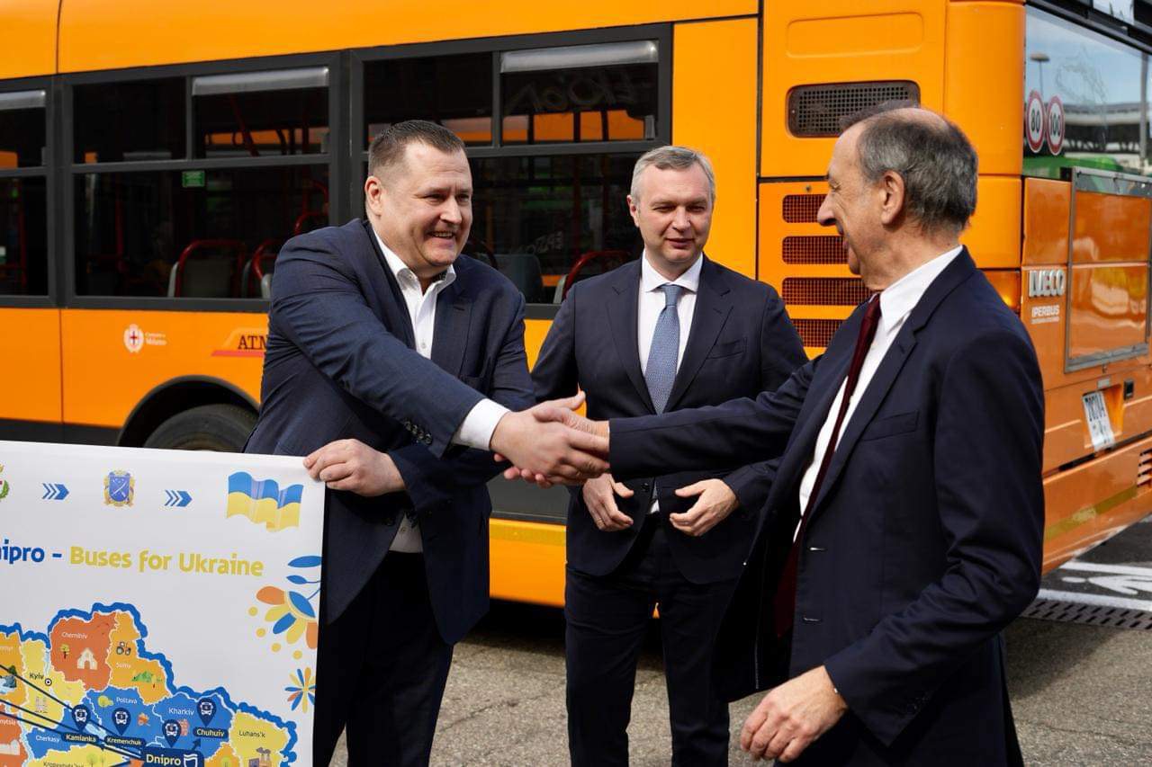 Филатов договорился с мэром Милана о поставках автобусов: первая партия уже идет в Украину