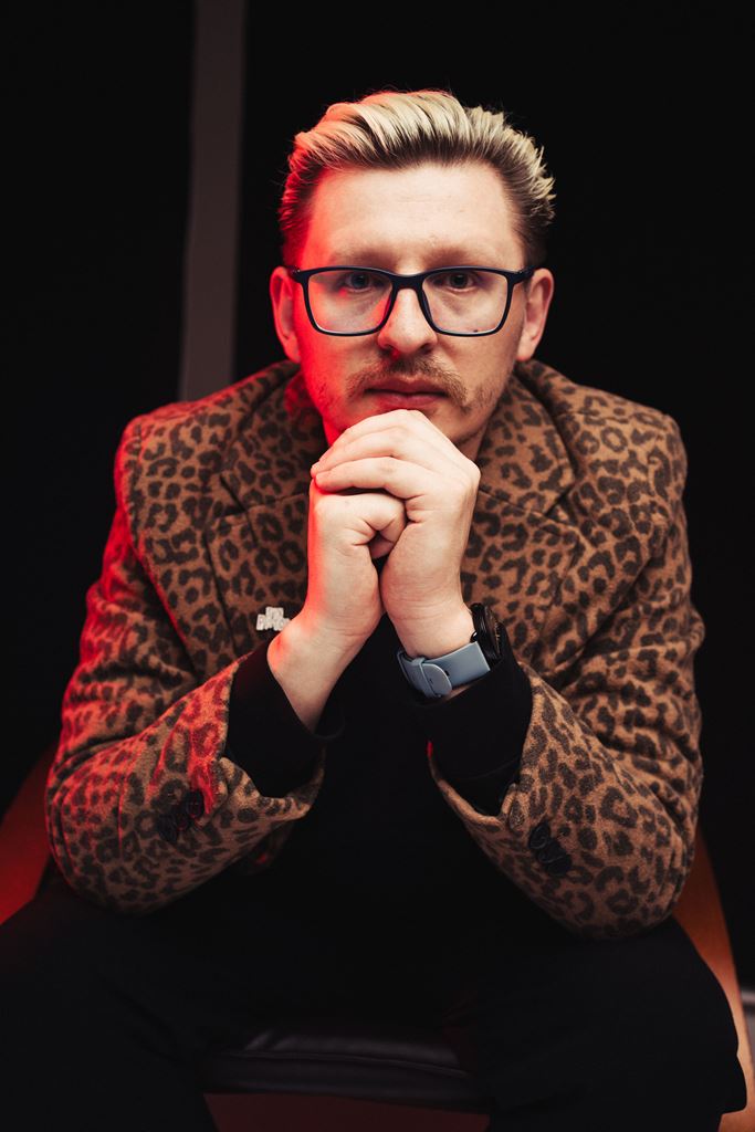 Дивіться дуже зворушливий кліп про кохання на тлі війни