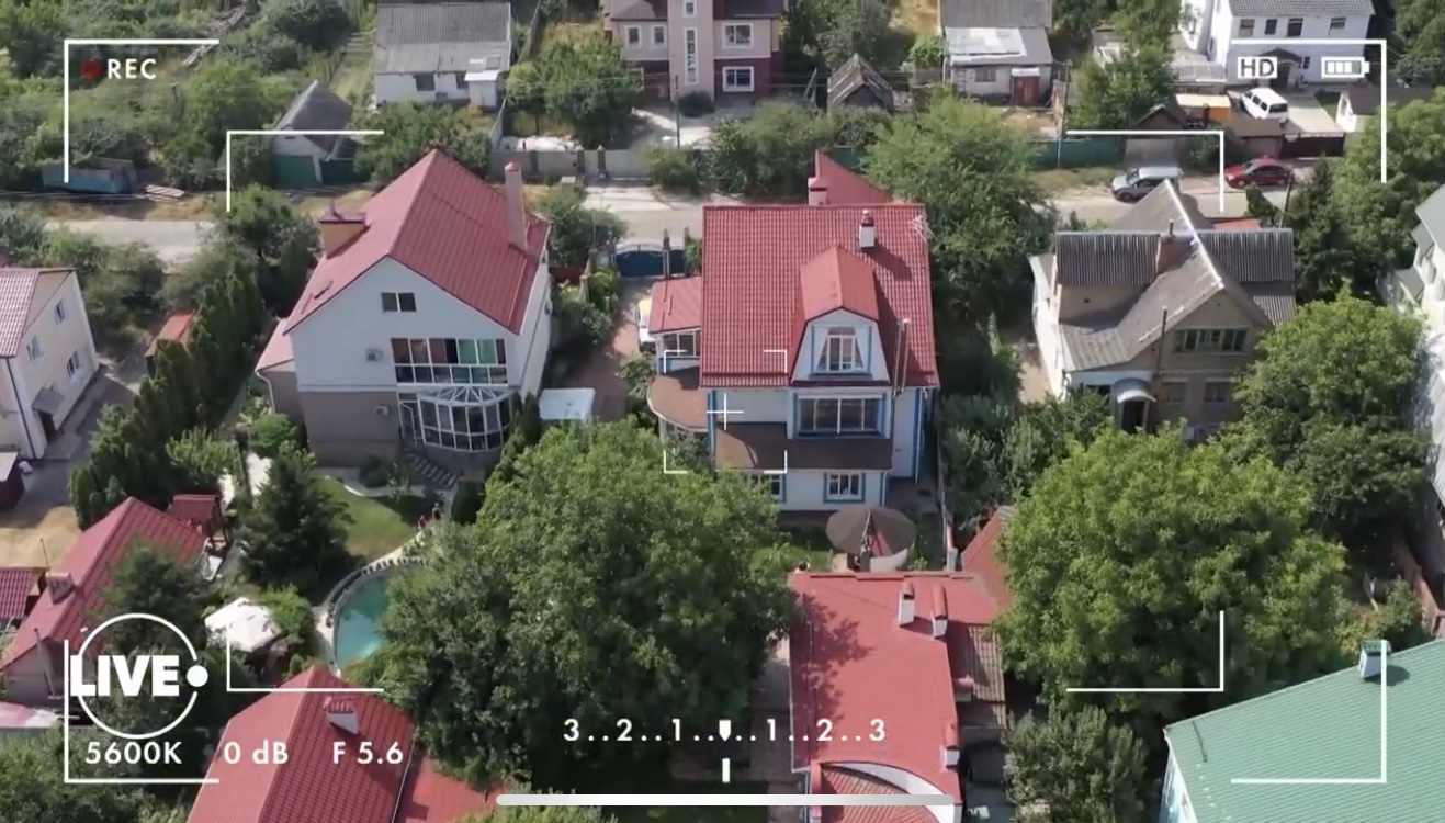 Особняк в три поверхи з величезними колонами: як виглядає будинок Таїсії Повалій у Києві