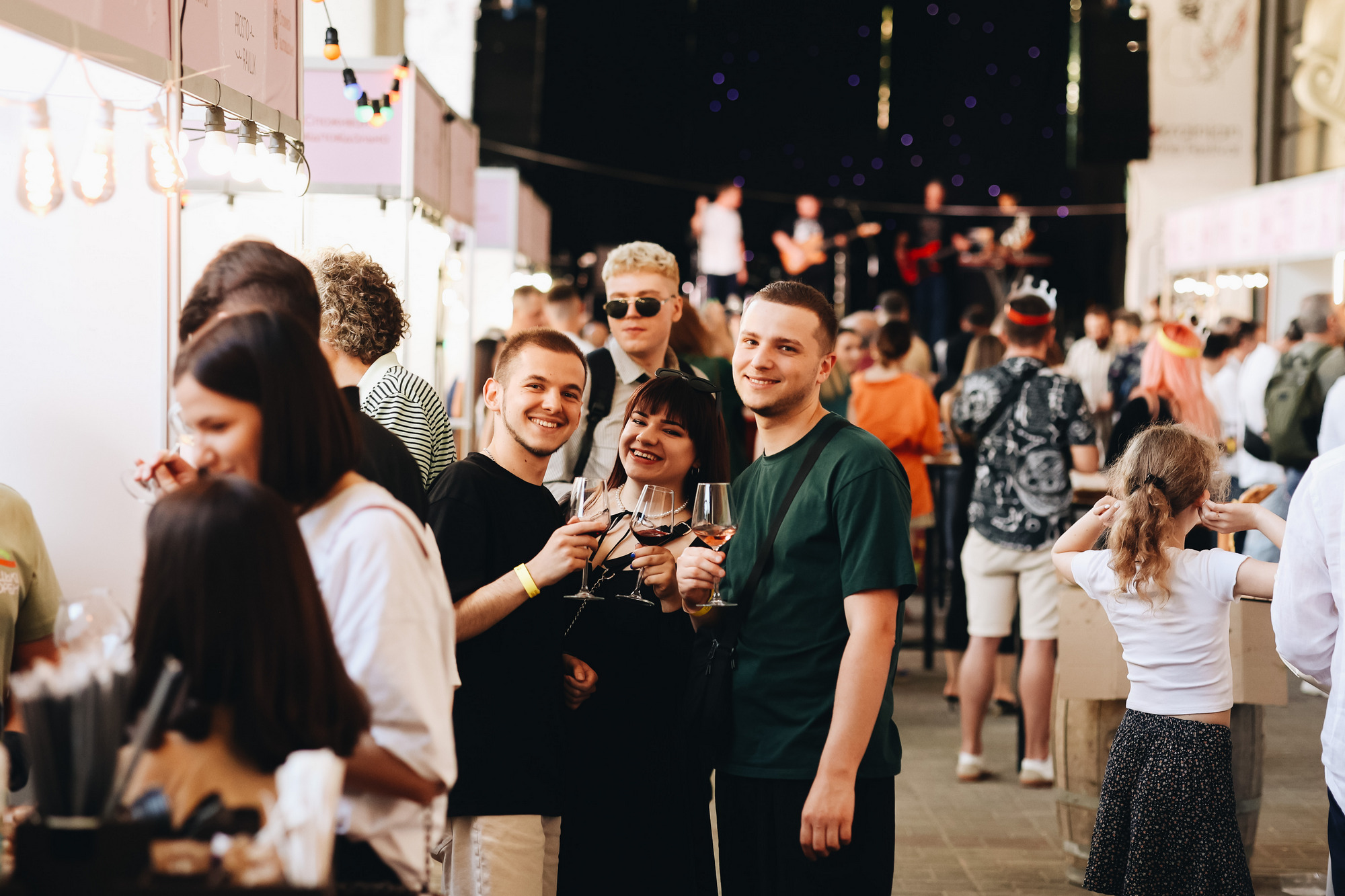 Ювілейний Ukrainian Wine Festival: школа сабражу, збір на ЗСУ та понад 30 кращих виноробів країни