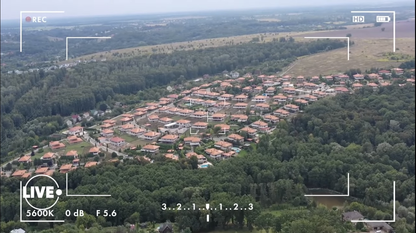 Двоповерхова вілла і власний Діснейленд: як виглядає маєток Гайтани під Києвом