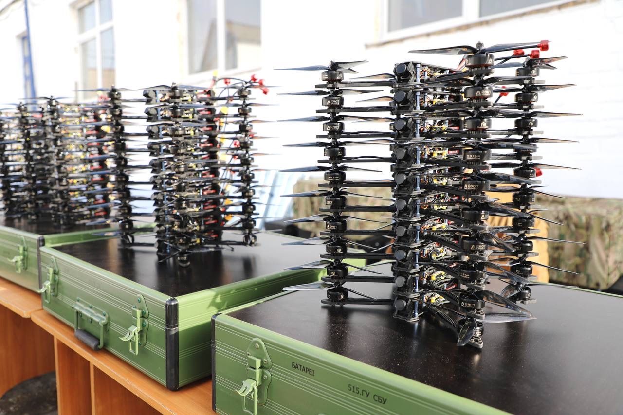 Фонд Мкртчана передав БПЛА, пічки та генератори військовим у Донецькій області