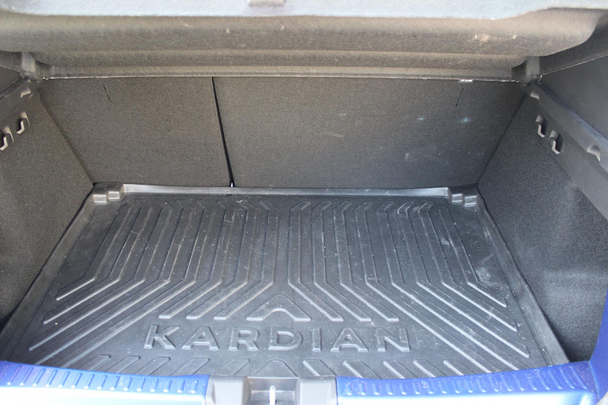 Багажник зі складеними сидіннями