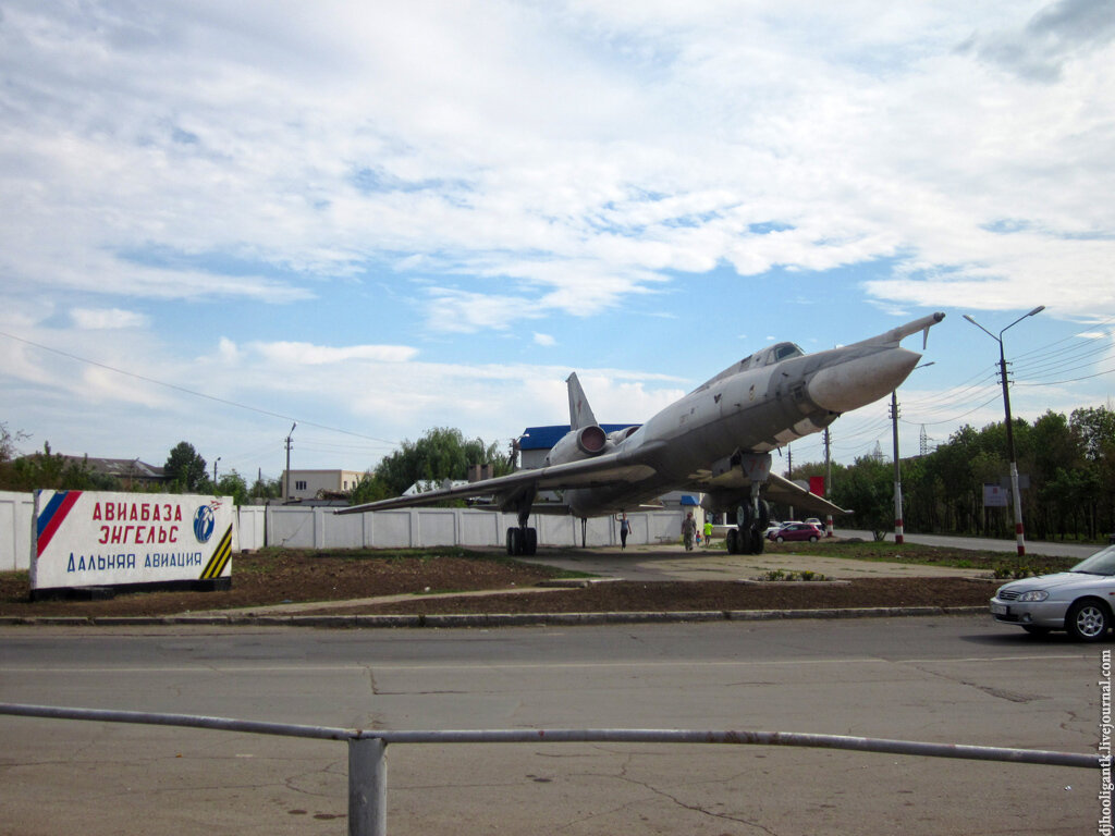 Ось як виглядає аеродром &quot;Енгельс-2&quot;, з якого взлітають літаки бомбити українські міста (фото)