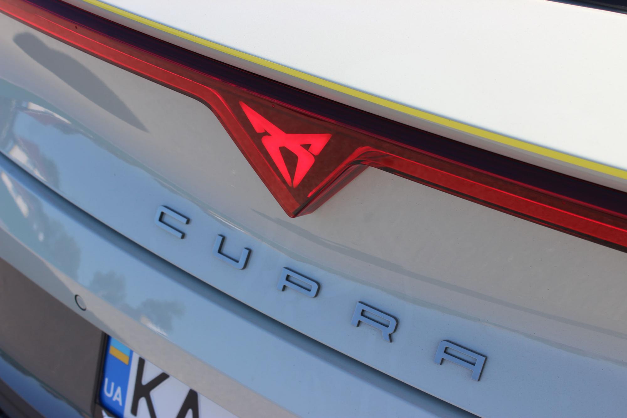 Тест-драйв Cupra Leon: преимущества, недостатки и конкуренты хот-хэтча