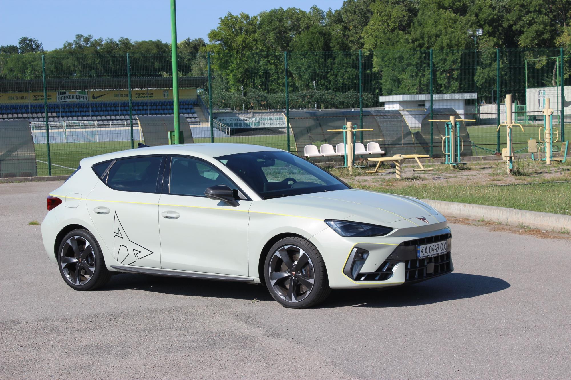 Тест-драйв Cupra Leon: преимущества, недостатки и конкуренты хот-хэтча