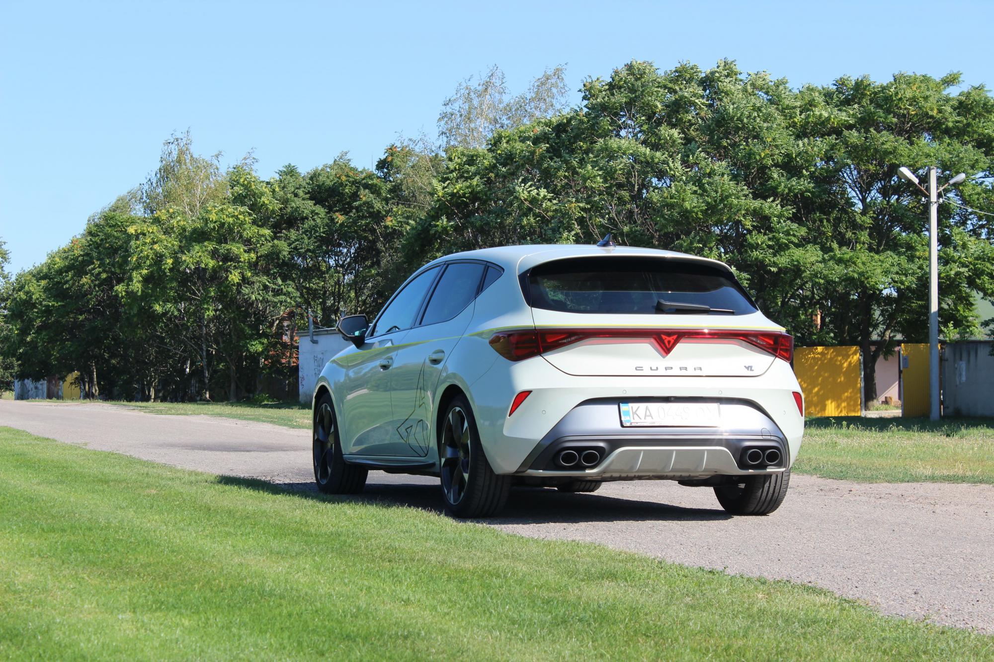 Тест-драйв Cupra Leon: преимущества, недостатки и конкуренты хот-хэтча