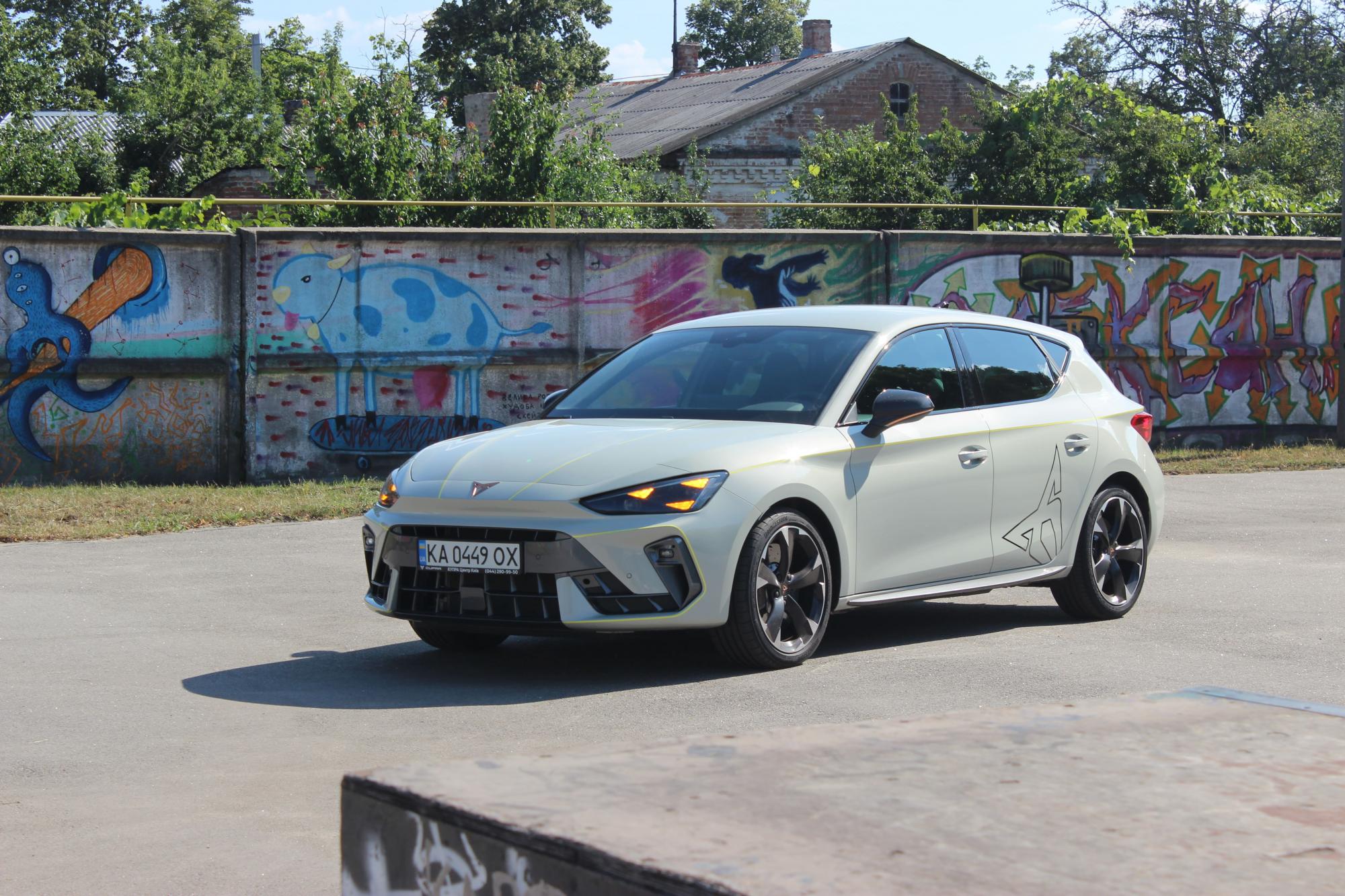 Тест-драйв Cupra Leon: преимущества, недостатки и конкуренты хот-хэтча