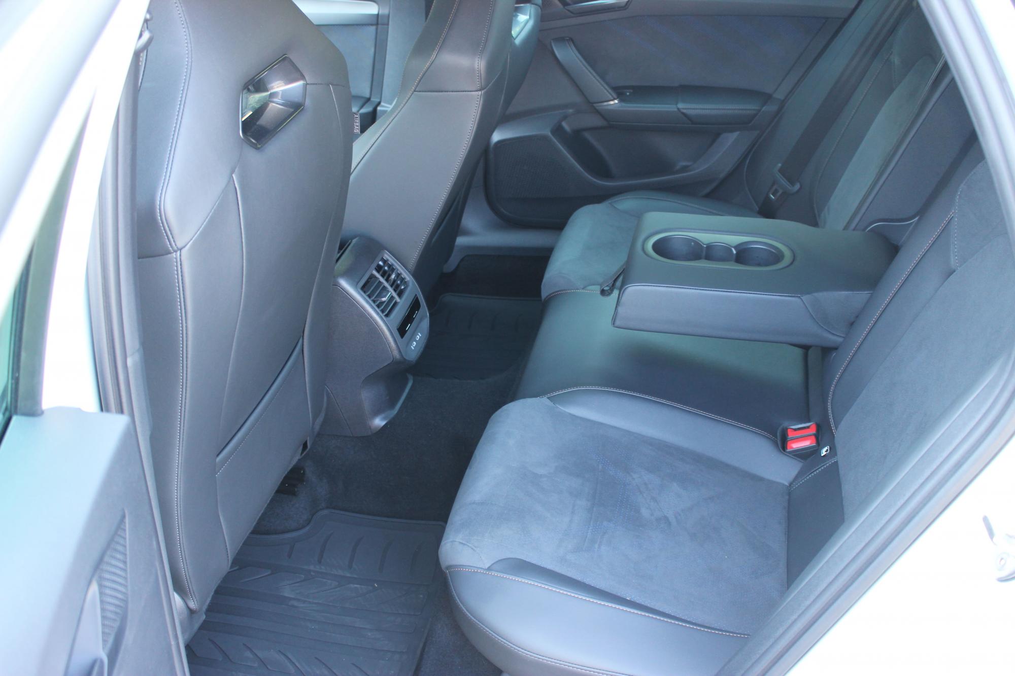 Тест-драйв Cupra Leon: преимущества, недостатки и конкуренты хот-хэтча