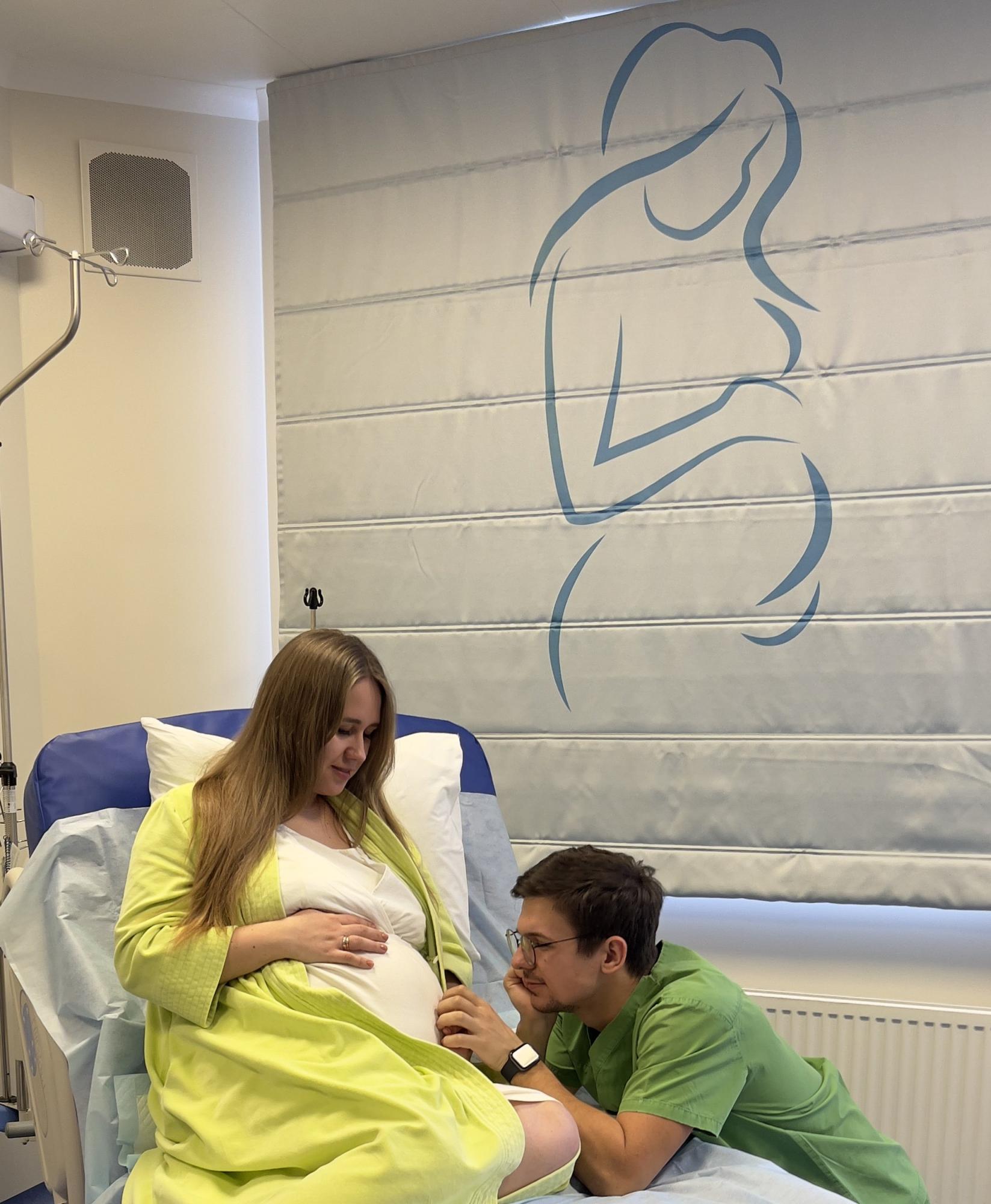 &quot;Вместе сделали, вместе и родили&quot;. Почему партнерские роды становятся популярными и как к ним готовиться