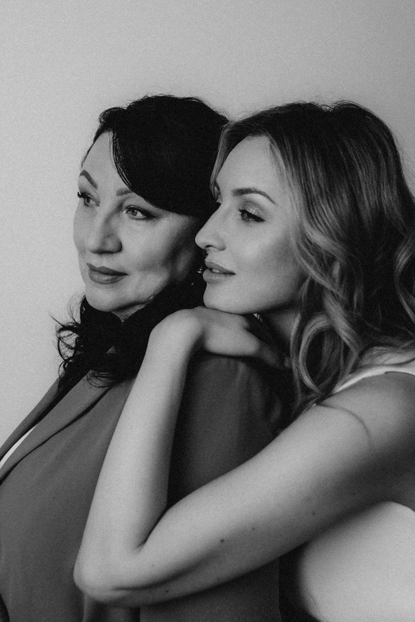 "Моя лучшая подружка и советник". Украинские звезды поделились самыми теплыми воспоминаниями о маме