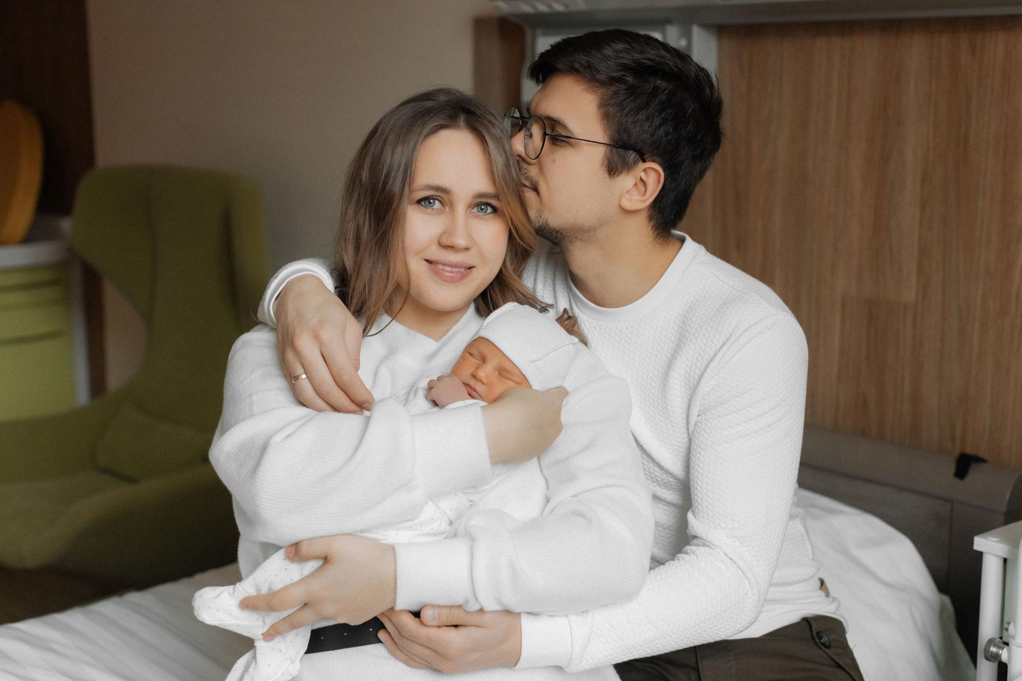 &quot;Вместе сделали, вместе и родили&quot;. Почему партнерские роды становятся популярными и как к ним готовиться