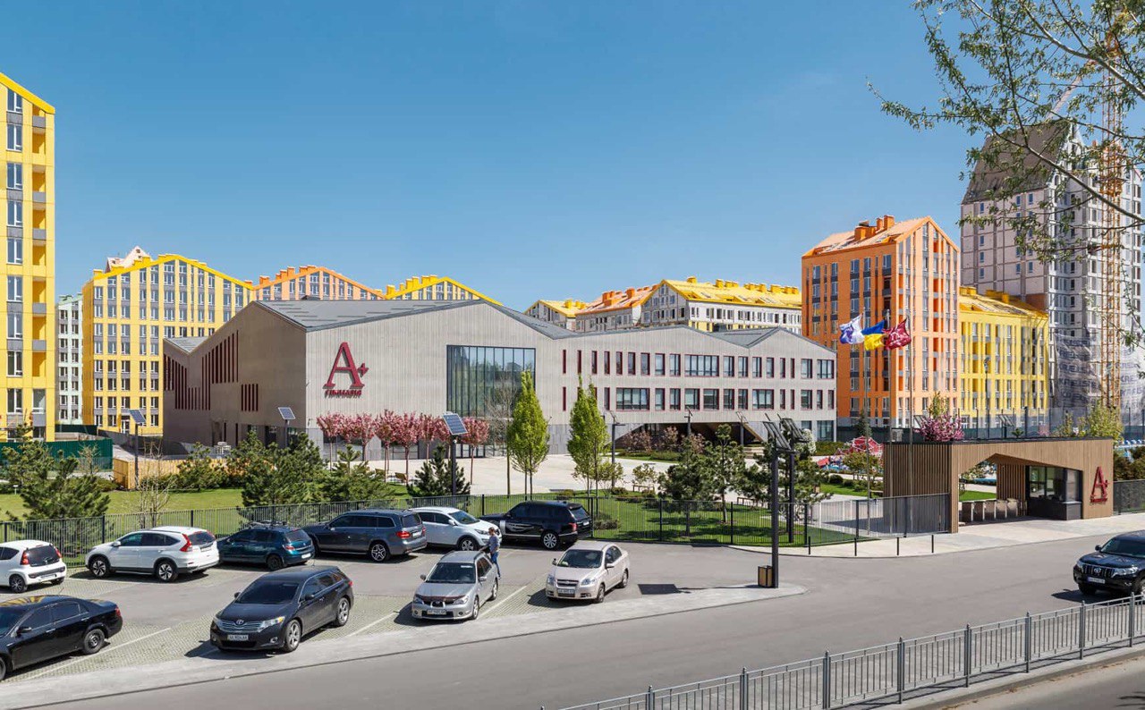 Безперервний освітній процес в умовах війни: які укриття будують в сучасних українських школах мережі А+?