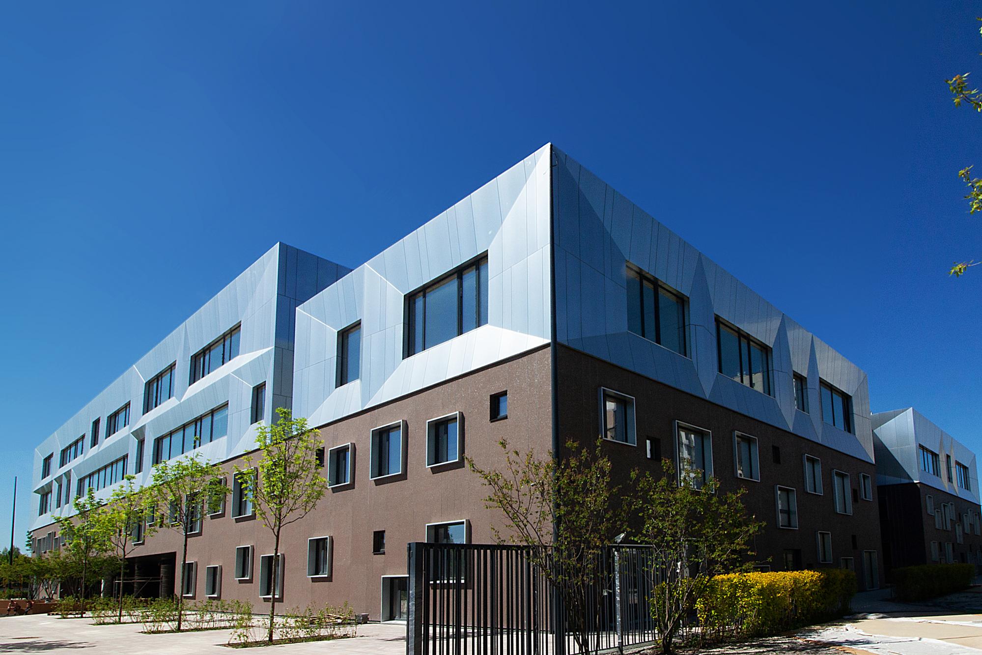 Безперервний освітній процес в умовах війни: які укриття будують в сучасних українських школах мережі А+?