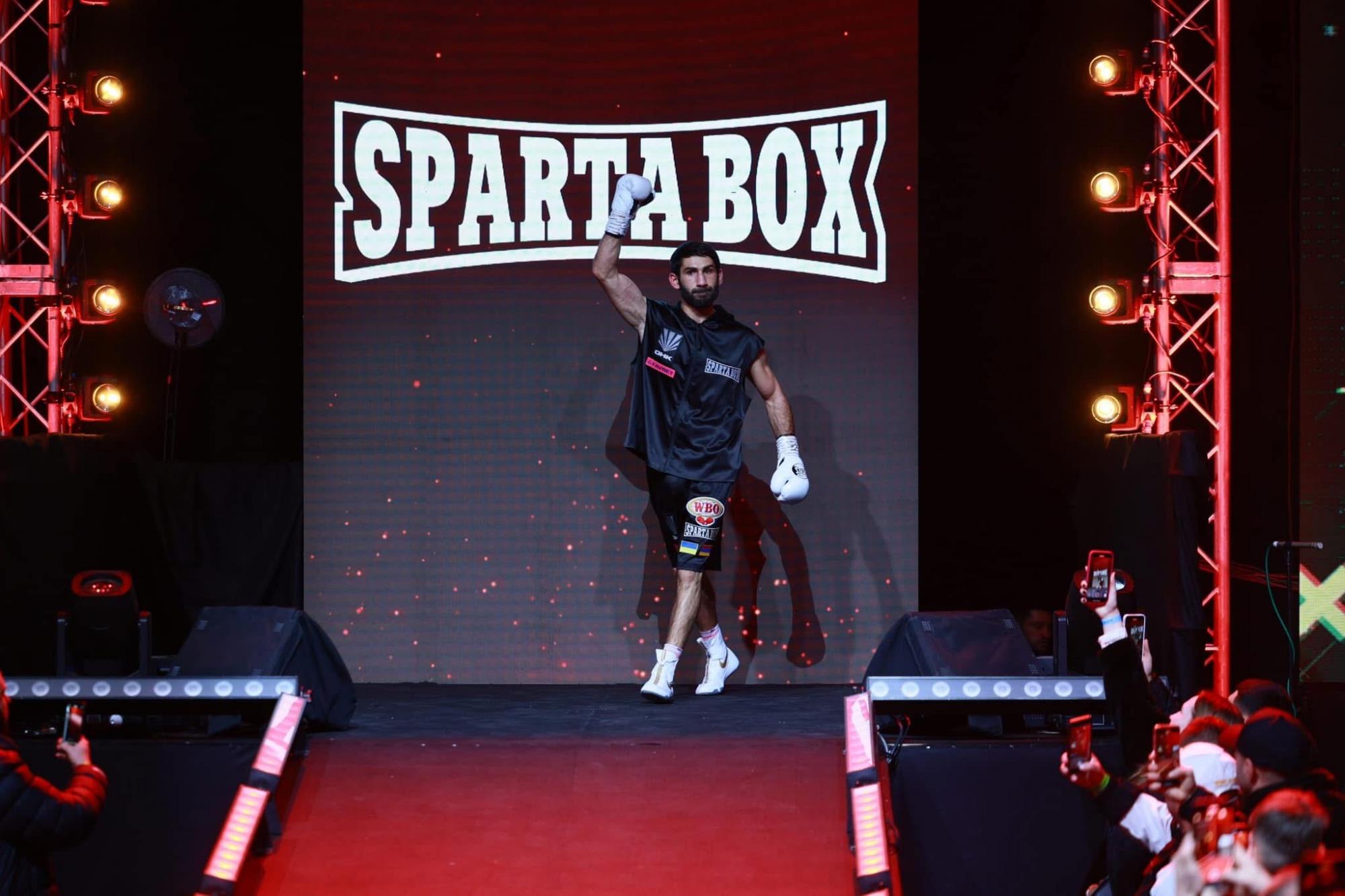 "Надо знать себе цену". Арам Фаниян о возвращении в ринг, Усике и бое с россиянином в лифте