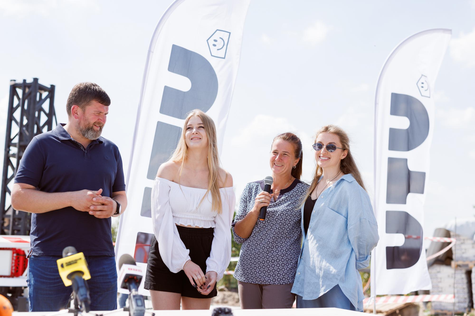 Перший в Україні. Родині полеглого воїна подарували будинок, надрукований на 3D-принтері