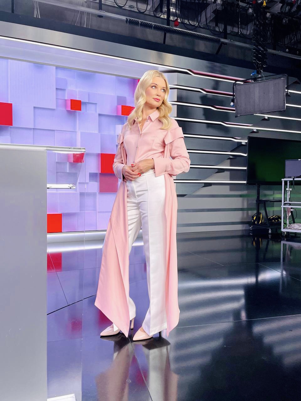 Лідія Таран розкрила ім'я дизайнера своїх неймовірних костюмів: вона створює образи Мей Маск і княгині Монако