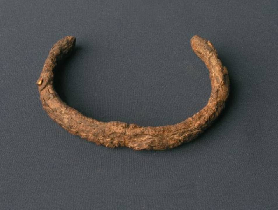 Археологи знайшли старовинні прикраси, які були зроблені з металу космічного походження