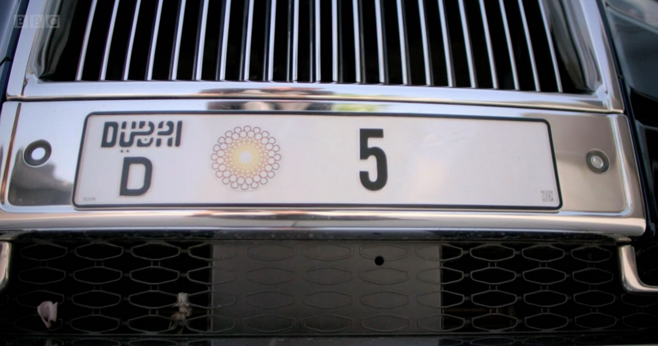 Щоб пускали в дорогі готелі: мешканець ОАЕ купив для свого Rolls-Royce номер за 9 млн доларів