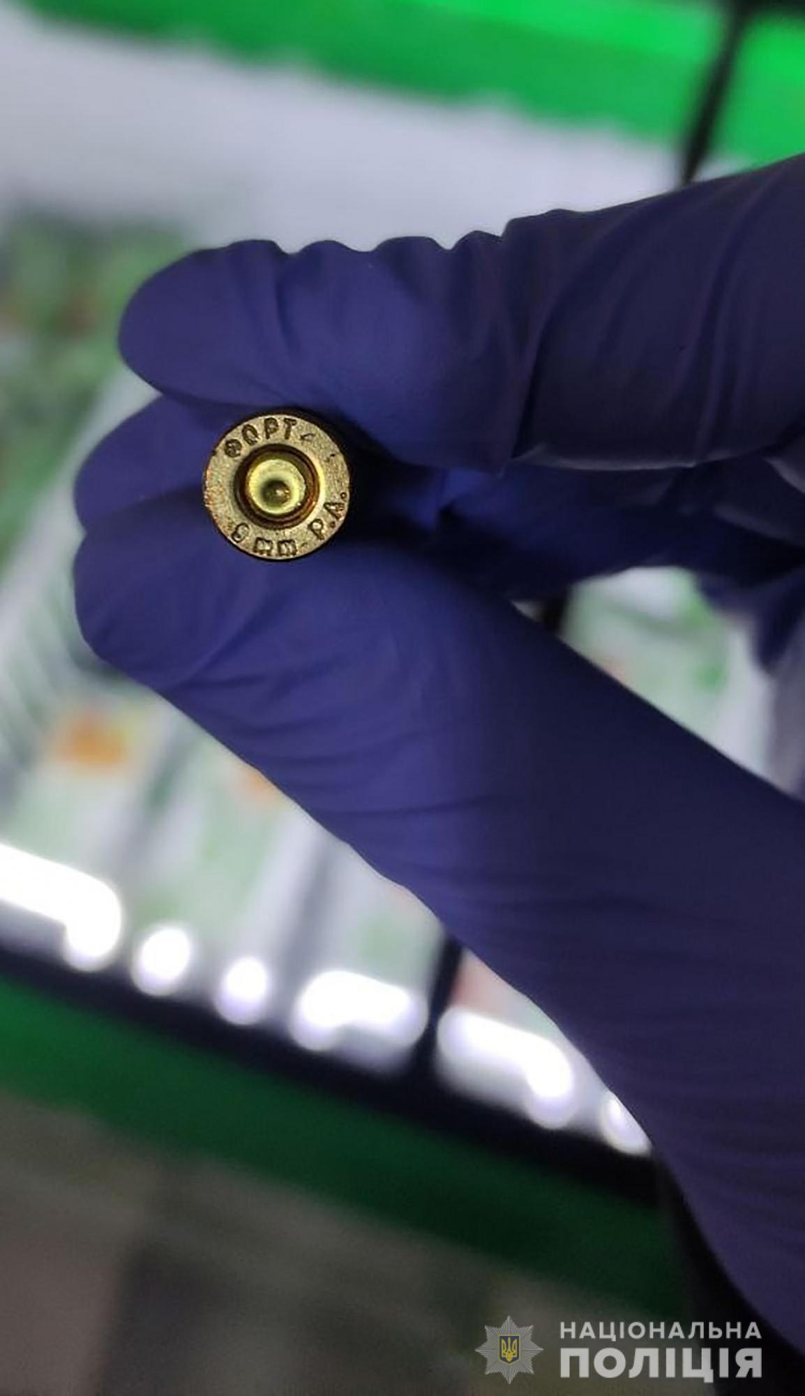 В магазине Запорожья мужчина выстрел продавцу в лицо из-за маски (фото)