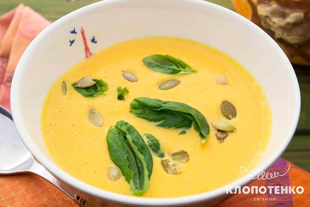 Клопотенко дал рецепт крем-супа из тыквы с базиликом: легко и просто!